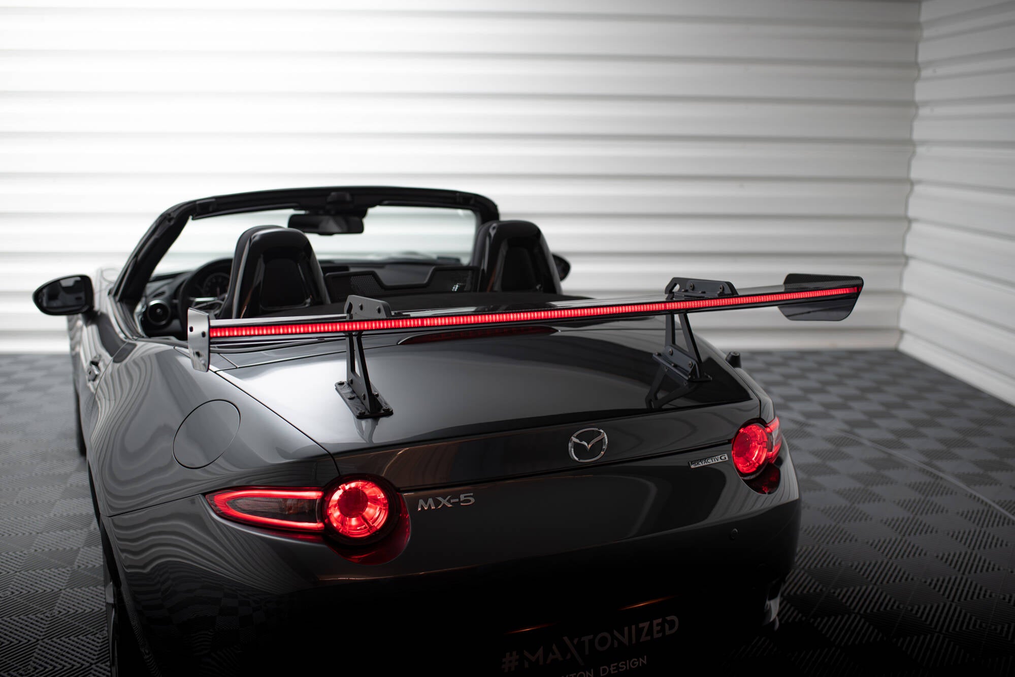Carbon spoiler with upper swan mounting + led mazda mx-5 nd (mk4)
