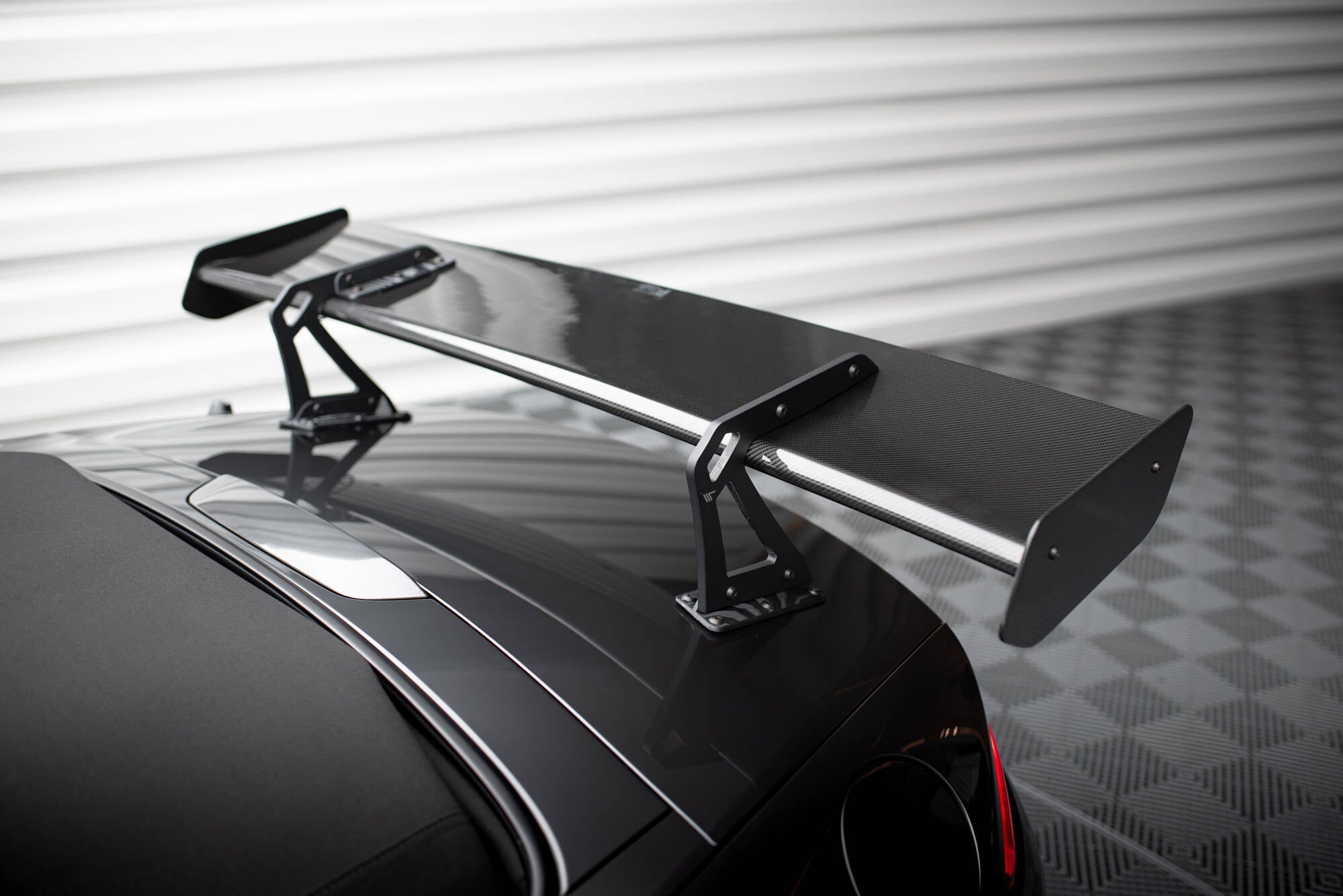 Carbon spoiler with upper swan mounting + led mazda mx-5 nd (mk4)