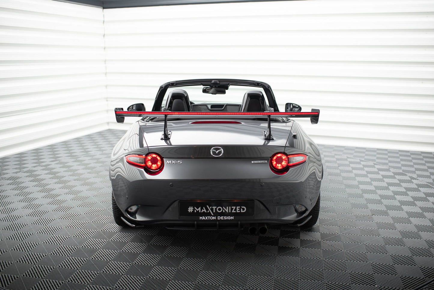 Carbon spoiler with upper swan mounting + led mazda mx-5 nd (mk4)
