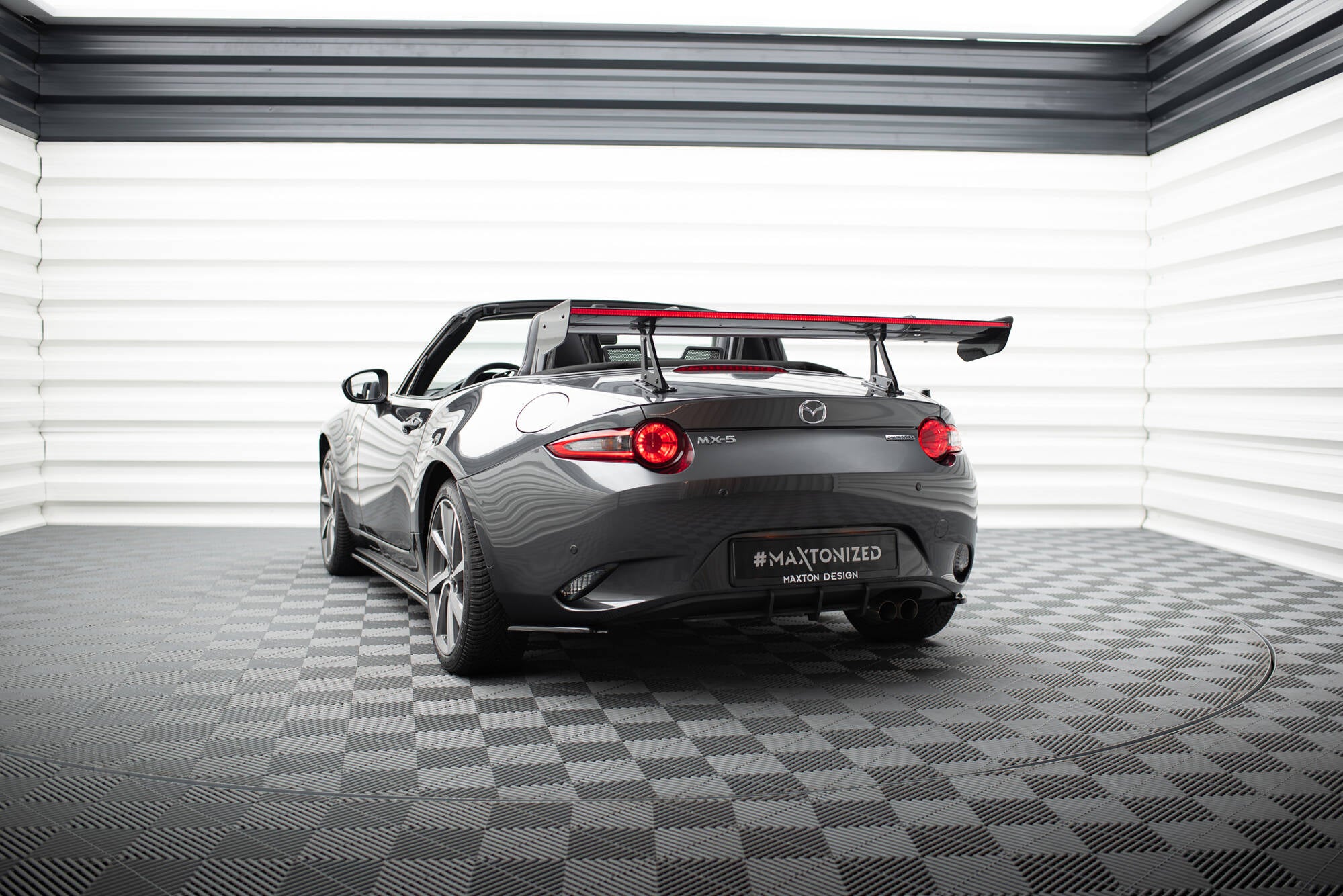 Carbon spoiler with upper swan mounting + led mazda mx-5 nd (mk4)