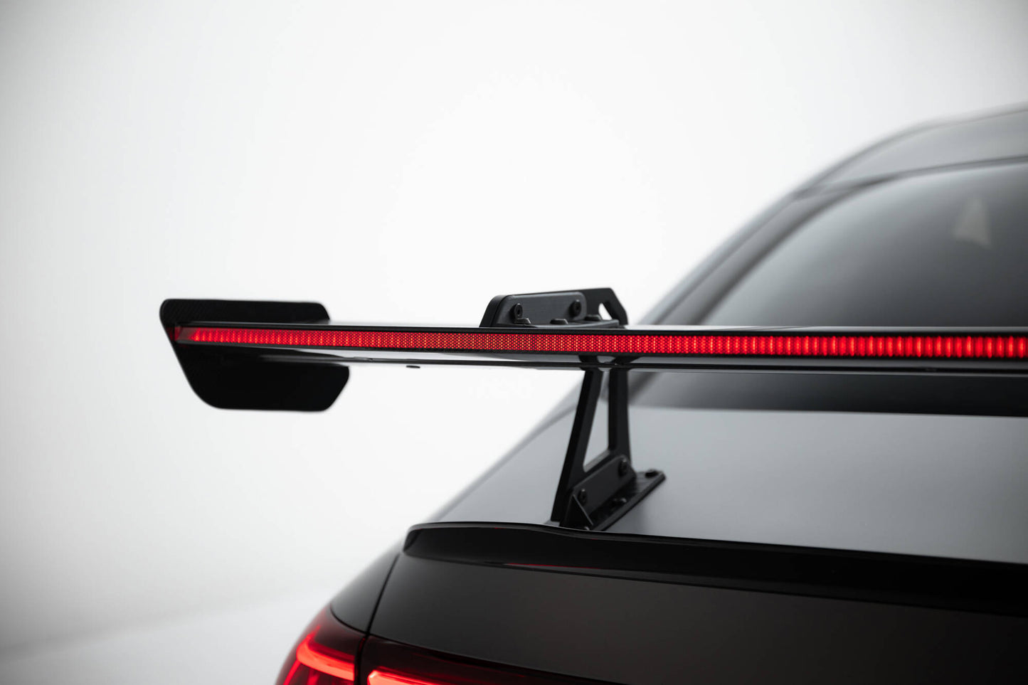Carbon spoiler with upper swan mounting + led mercedes-benz cla coupe c118 / c118 facelift