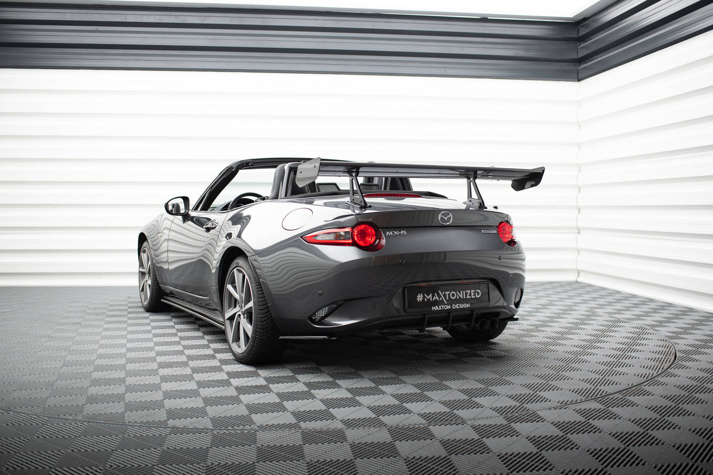 Carbon spoiler with upper swan mounting mazda mx-5 nd (mk4)