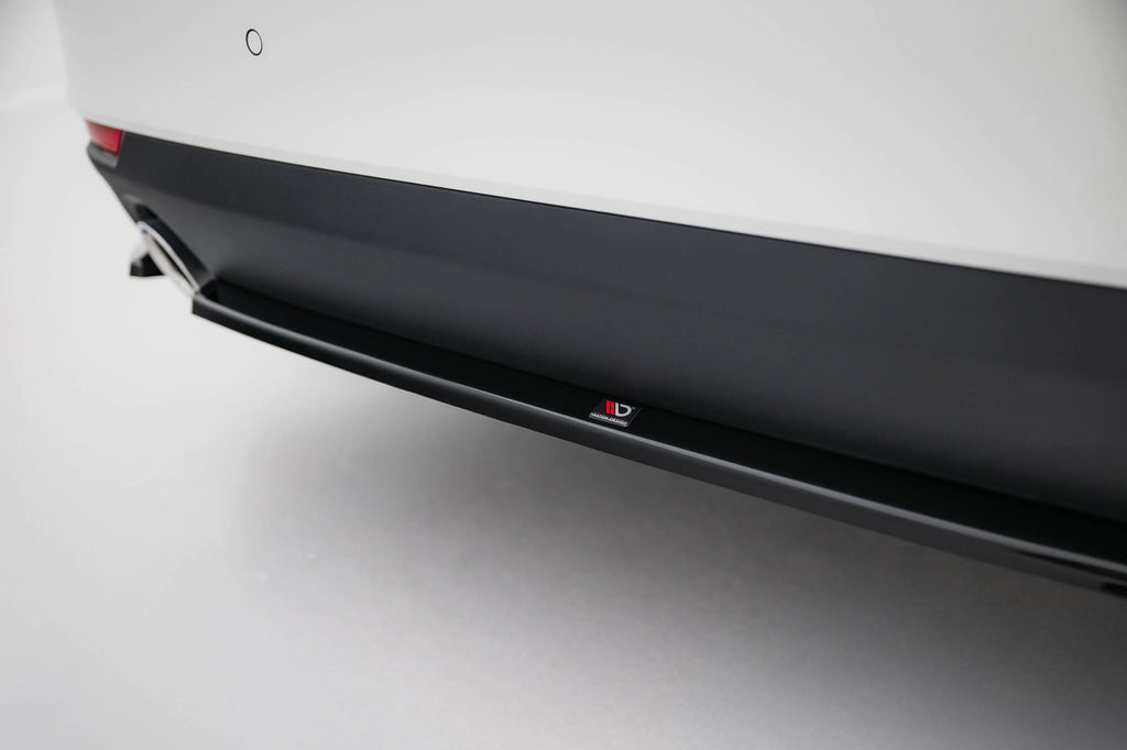 Central rear splitter for bmw 4 coupe / cabrio g22 / g23