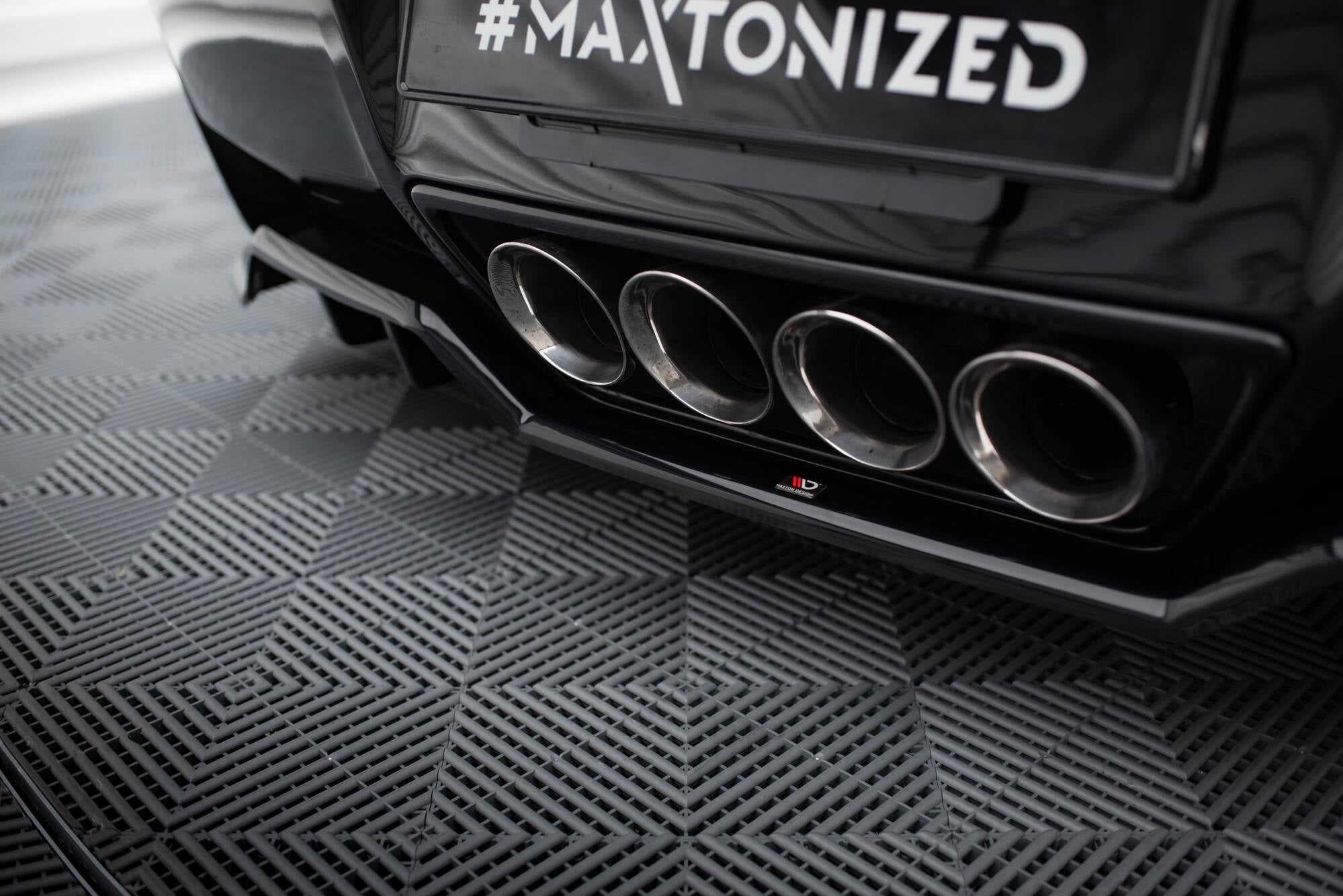 Central rear splitter (with vertical bars) chevrolet corvette c7