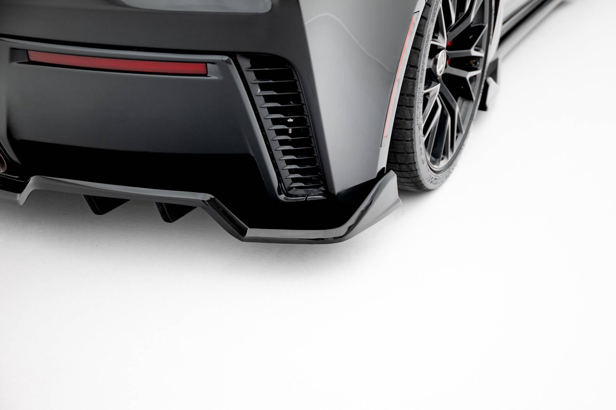 Central rear splitter (with vertical bars) chevrolet corvette z06 c7