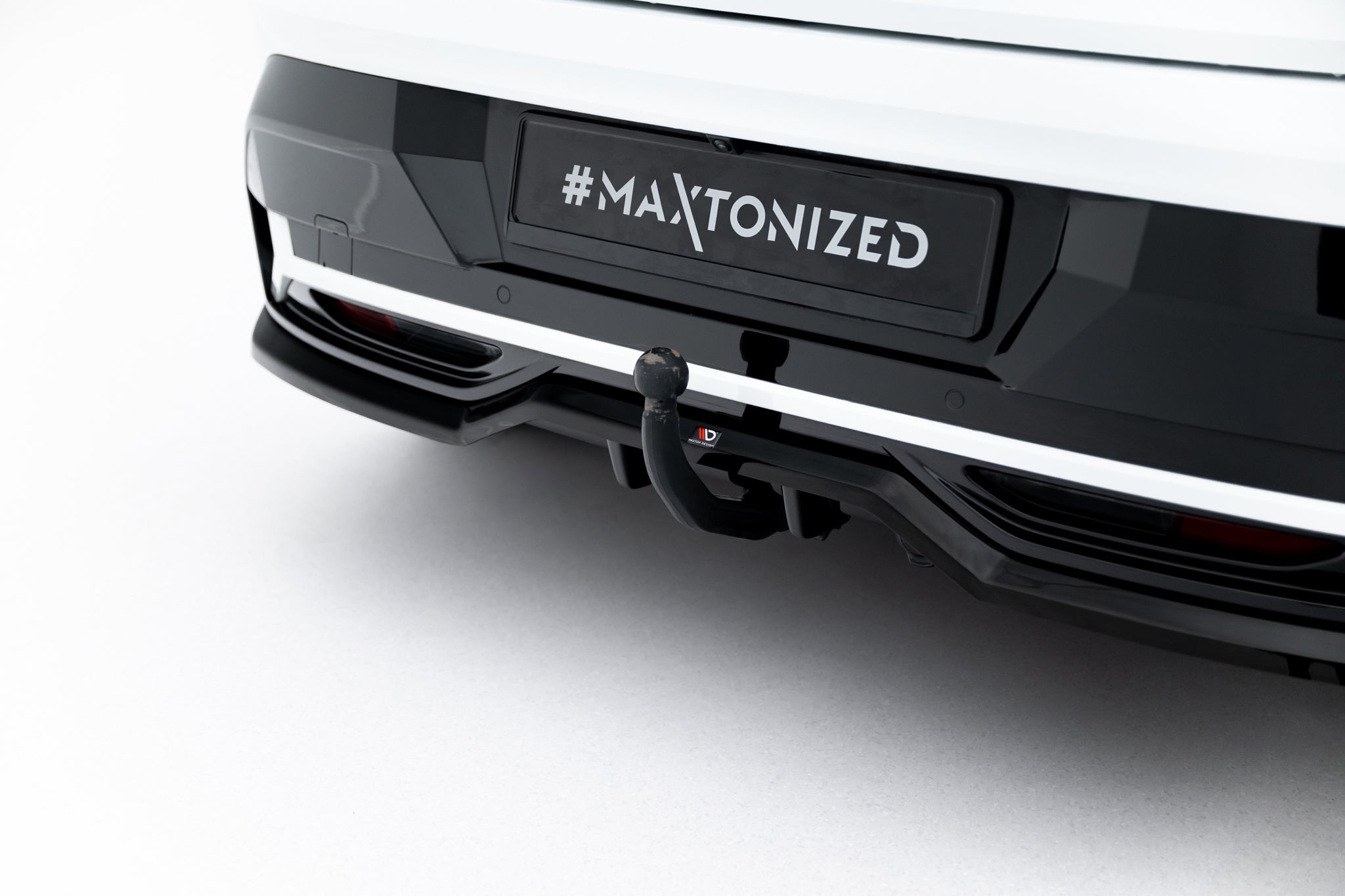 Central rear splitter (with vertical bars) renault megane e-tech electric mk1