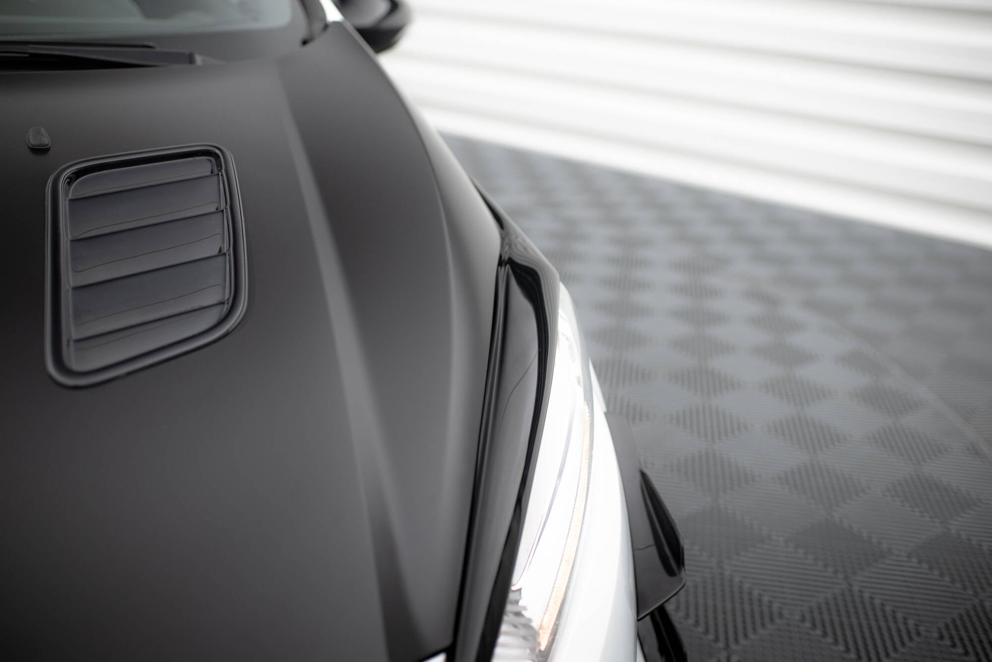 Kulmaiset v.1 Ford Fiesta ST / ST-Line / Standard Mk7 FL