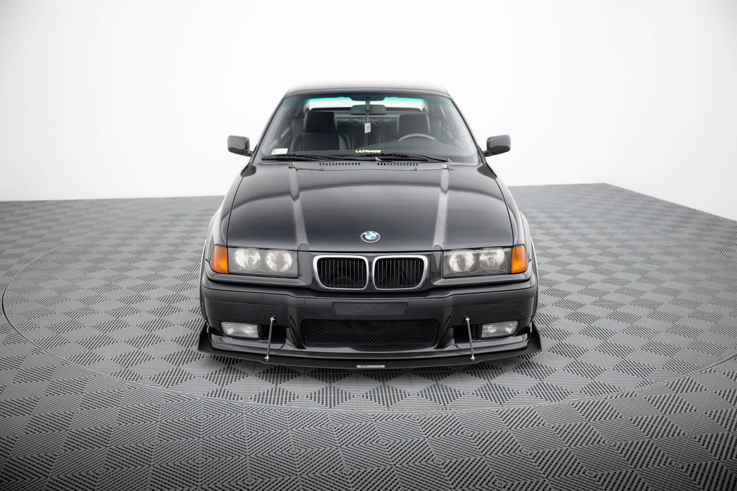 Etukilpailut jakautuvat BMW M3 / 3 M-Pack E36 Coupe