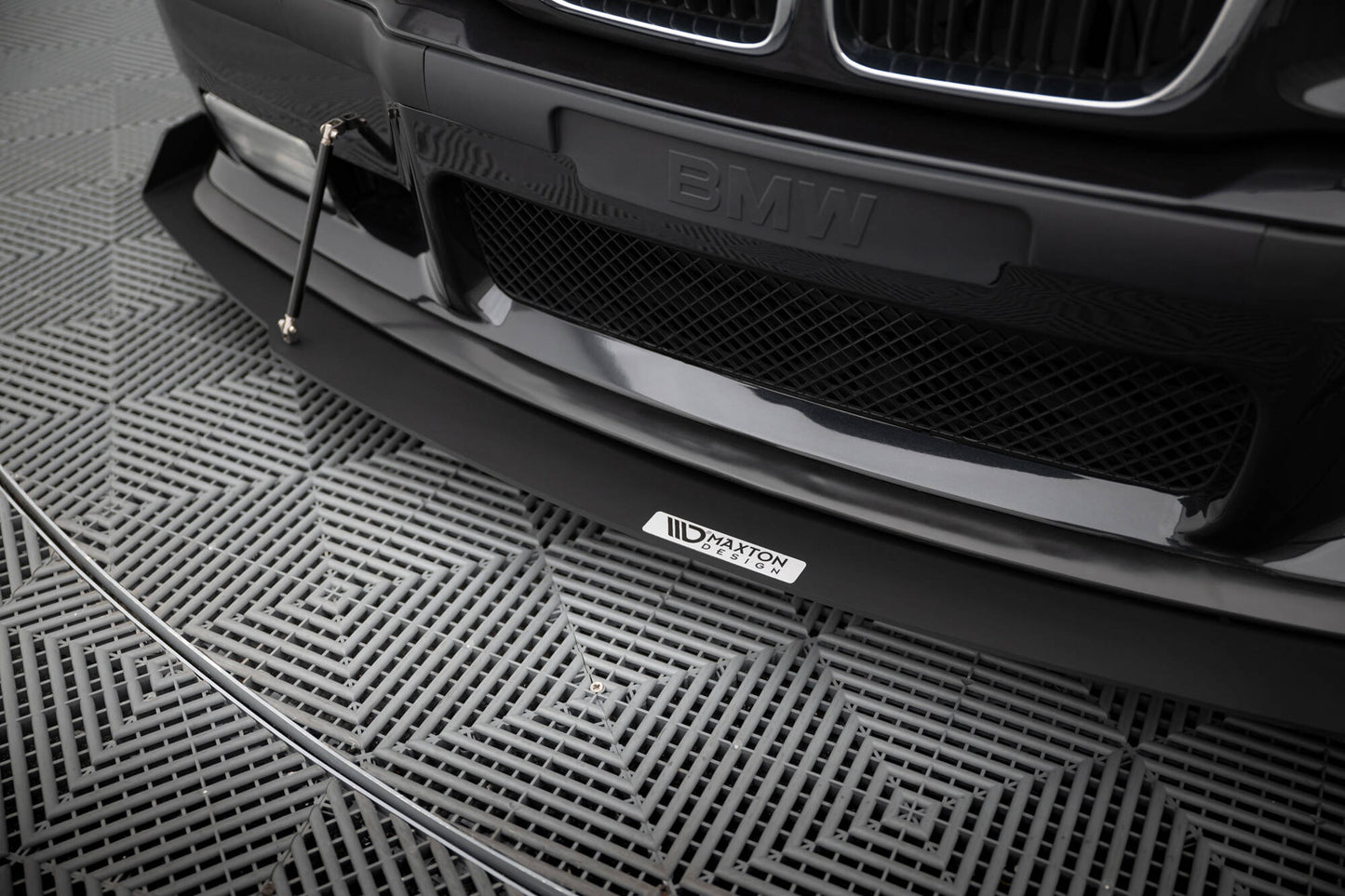 Etukilpailut jakautuvat BMW M3 / 3 M-Pack E36 Coupe