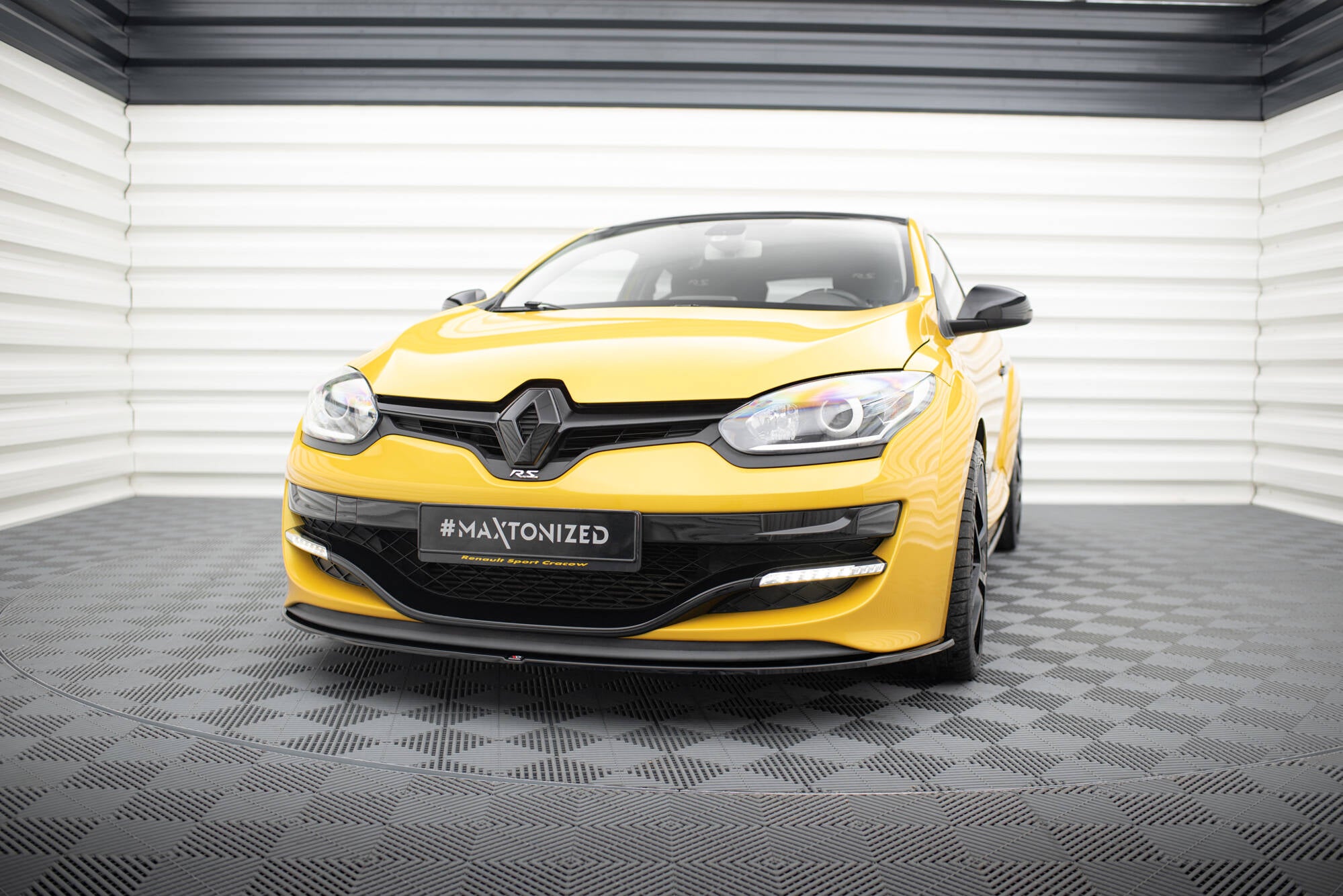 Front splitter renault megane 3 rs v.1