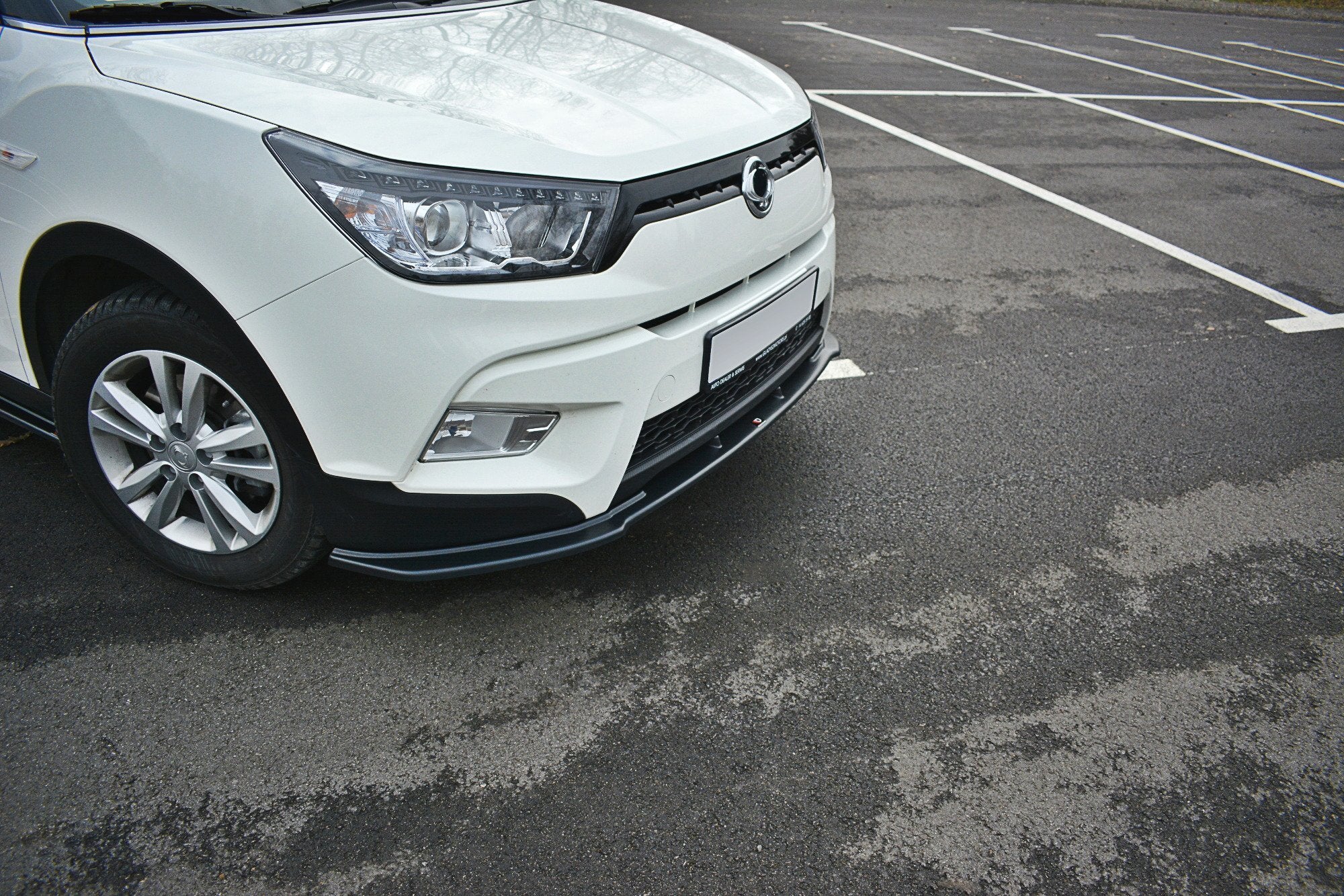 Front Splits v.1 Ssangyong Tivoli