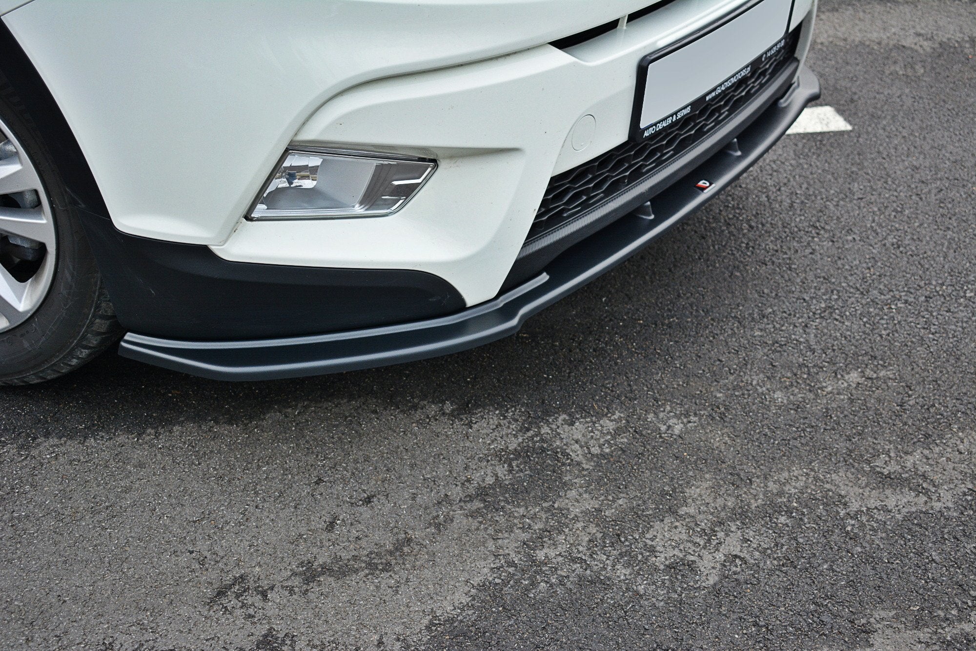 Front Splits v.1 Ssangyong Tivoli