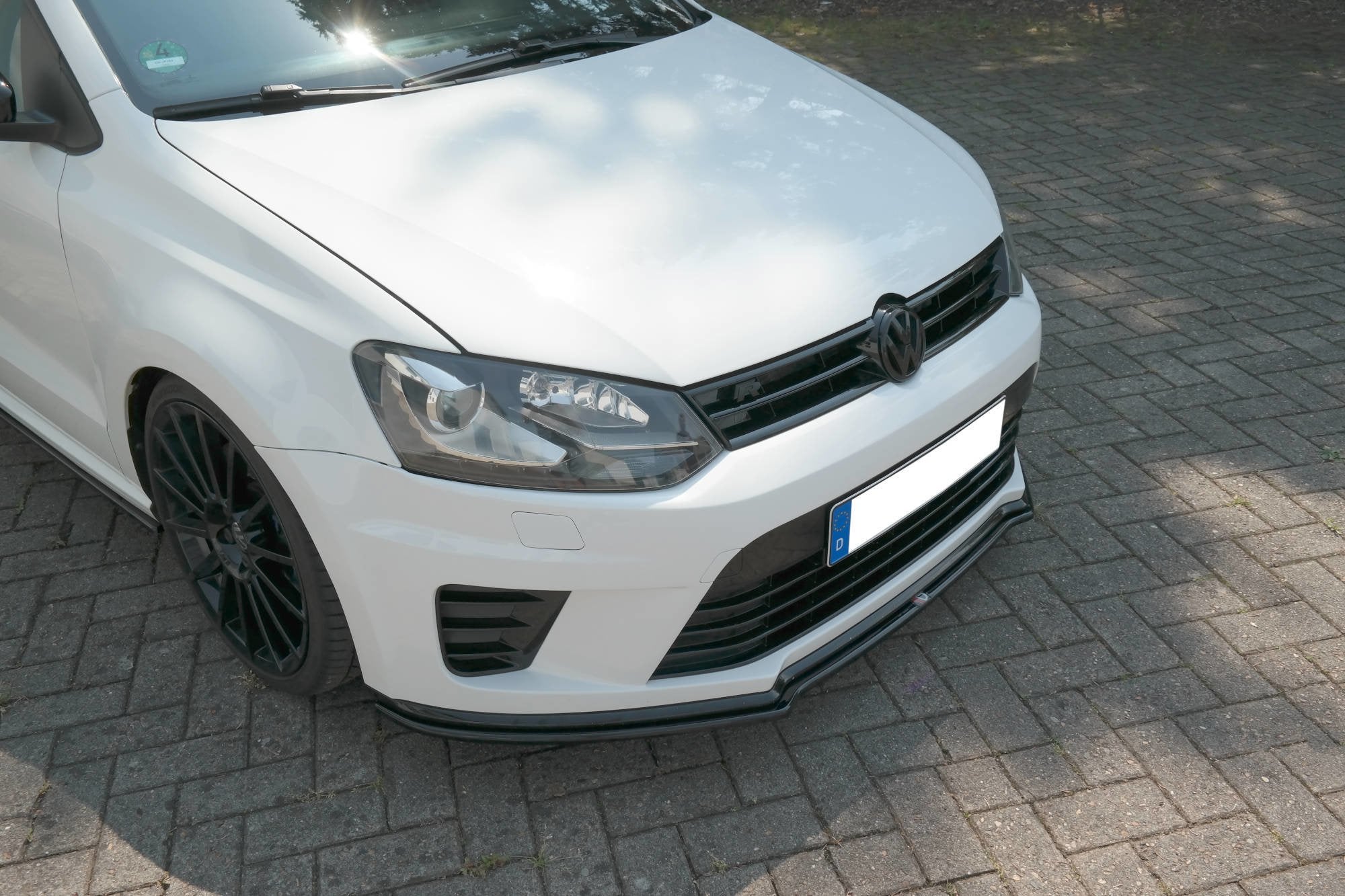 Etuosa halkaisee Volkswagen Polo WRC MK5
