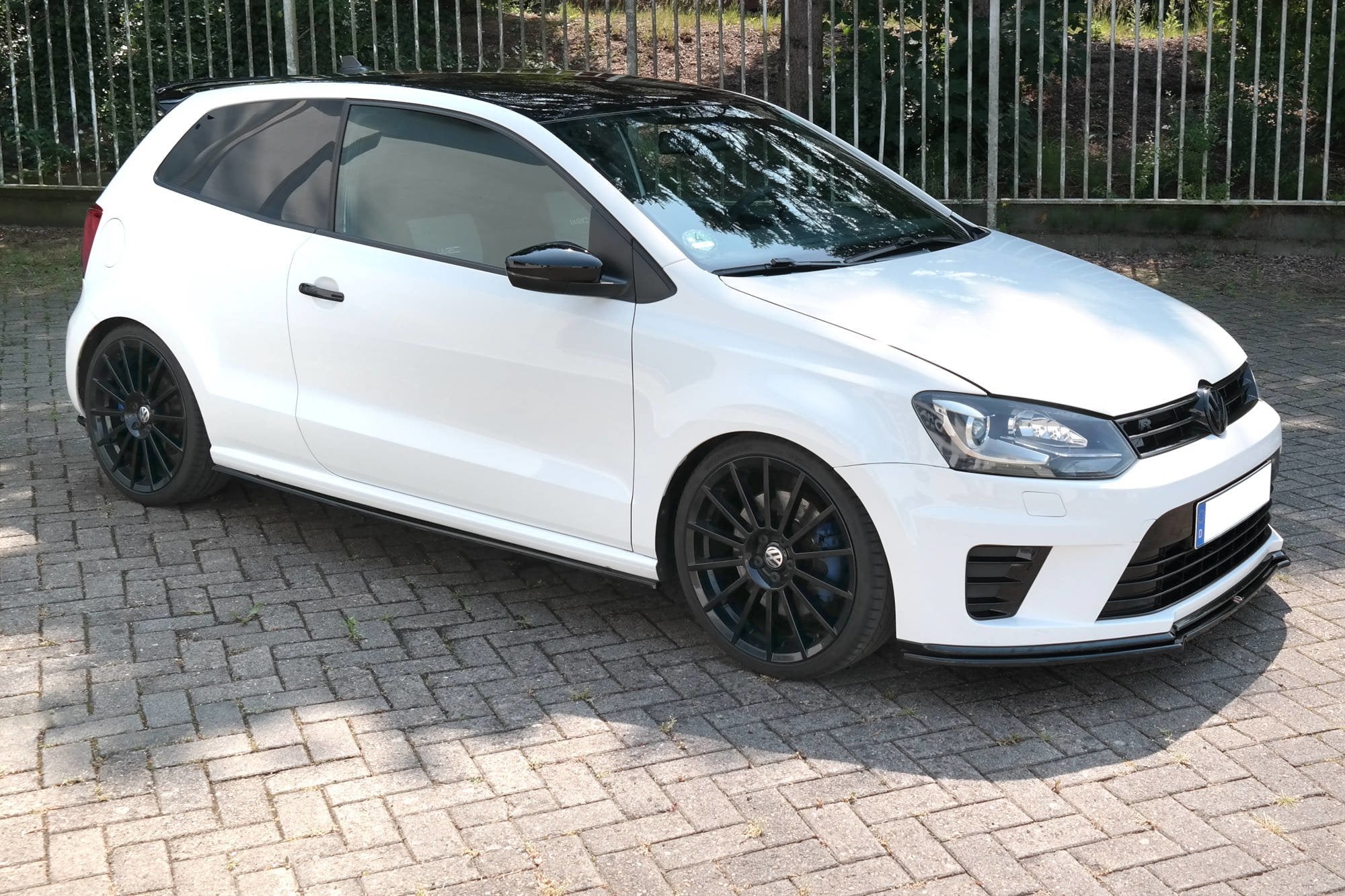 Etuosa halkaisee Volkswagen Polo WRC MK5