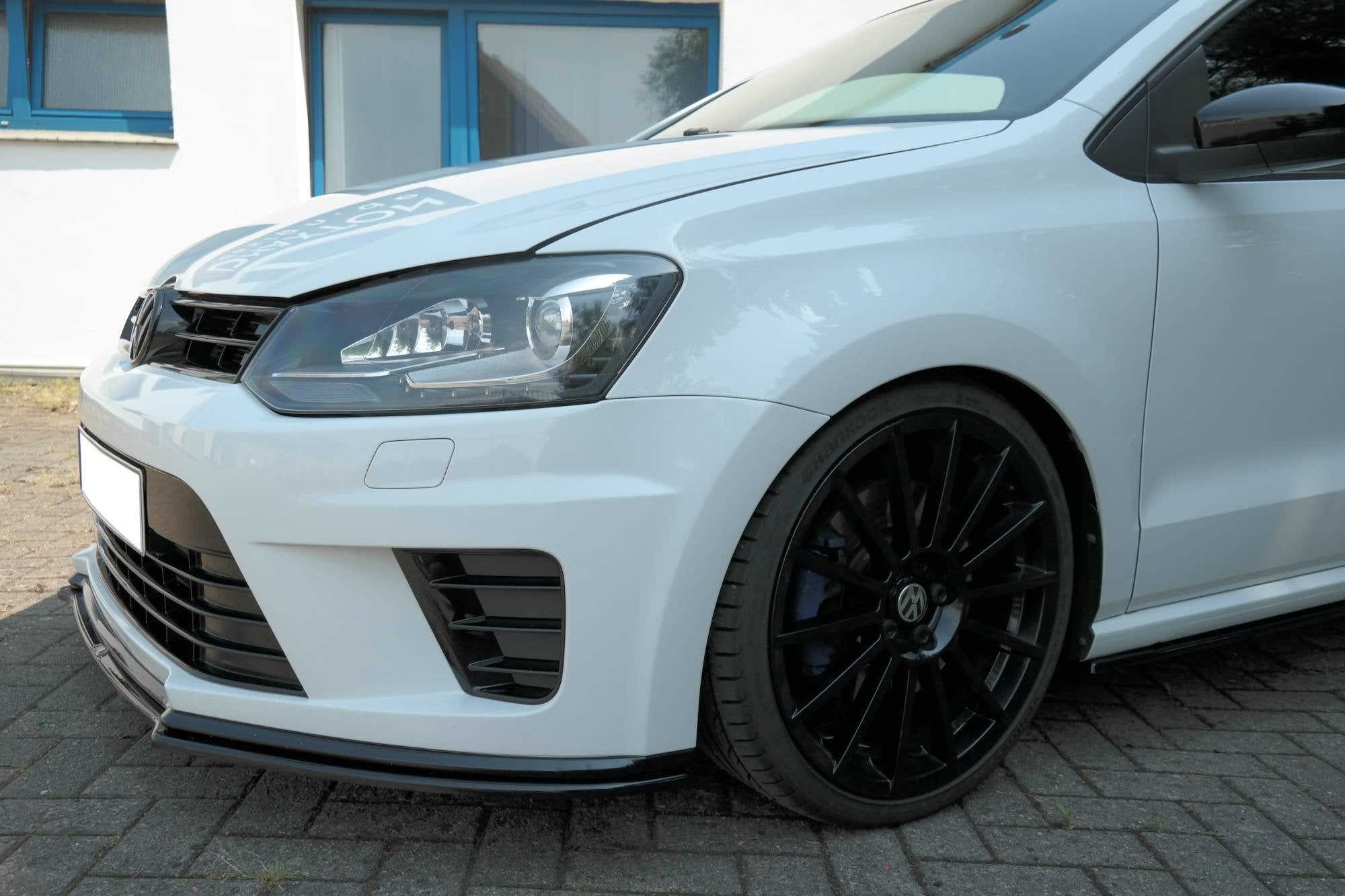 Etuosa halkaisee Volkswagen Polo WRC MK5