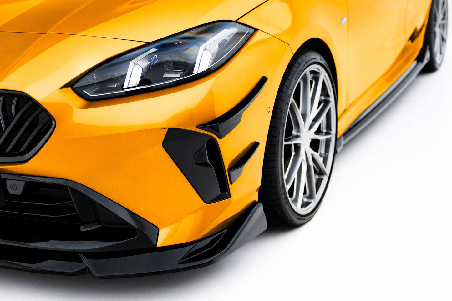 Etupuskurin siivet (kanantit) BMW 1 m-pakkaus F70