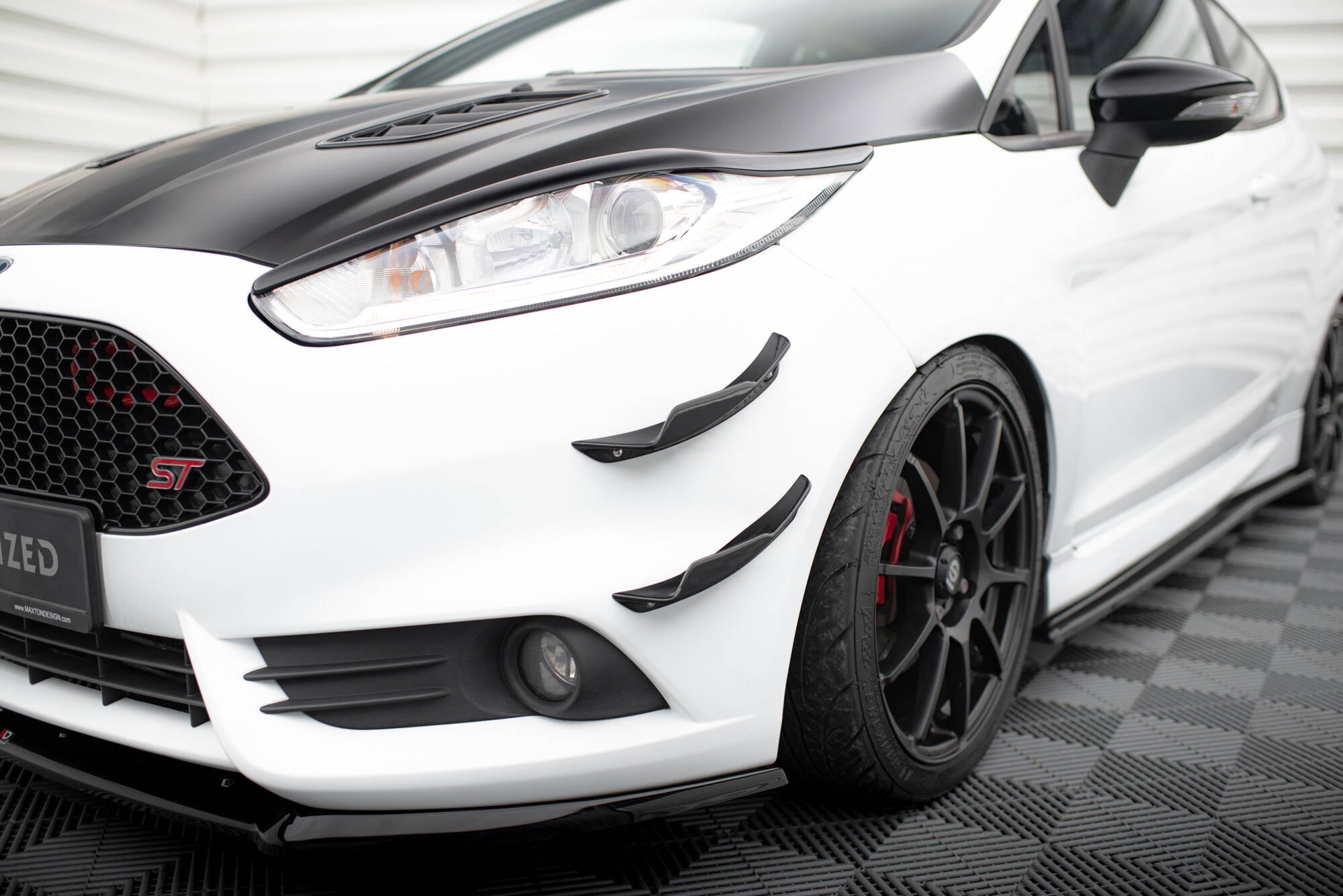 Etupuskurin siivet (Canards) Ford Fiesta 7 kpl kasvojenkorotukset