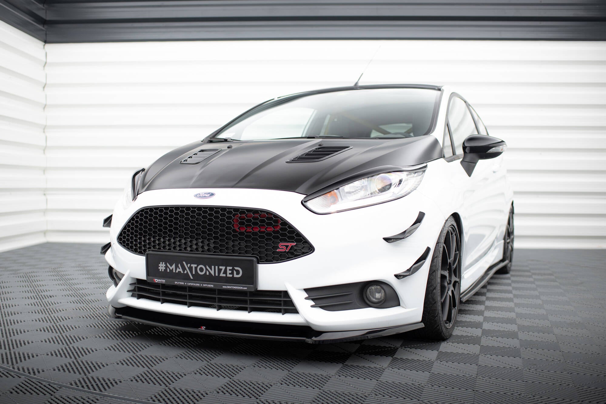 Etupuskurin siivet (Canards) Ford Fiesta 7 kpl kasvojenkorotukset