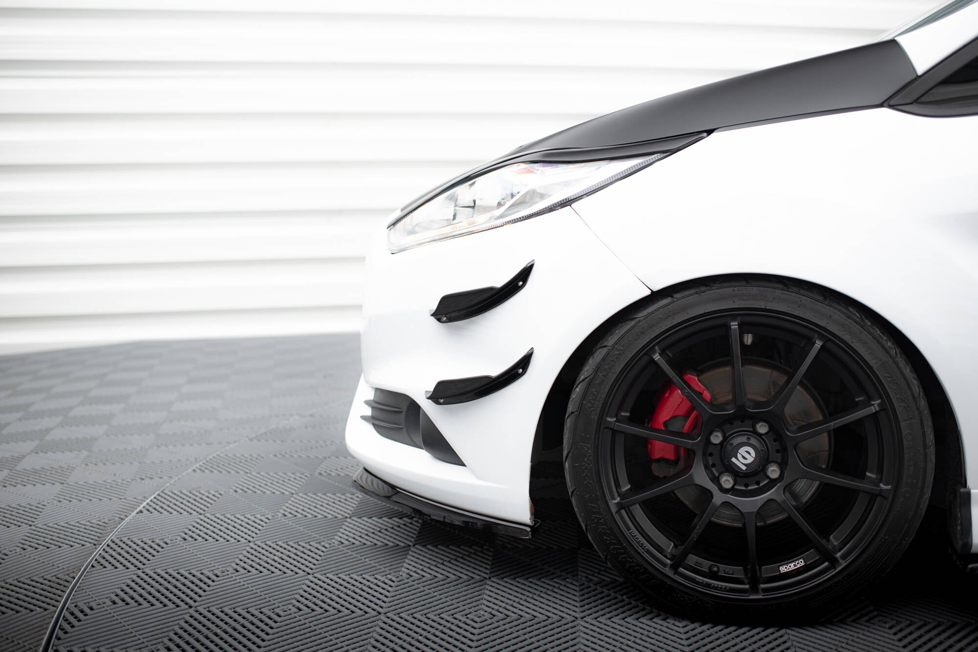 Etupuskurin siivet (Canards) Ford Fiesta 7 kpl kasvojenkorotukset