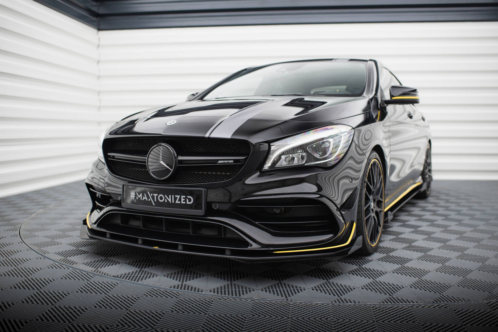 Forreste klapper Mercedes-AMG CLA 45 Aero C117 ansigtsløftning