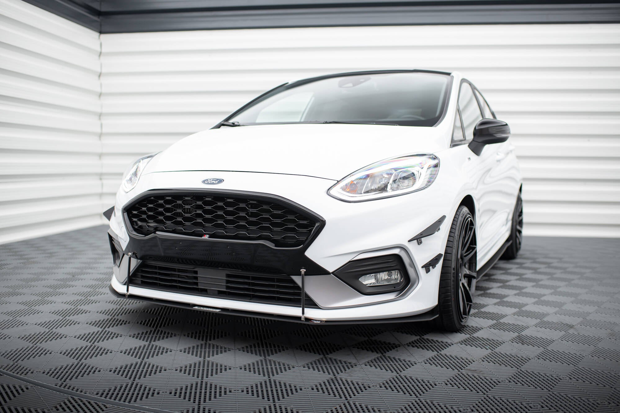 Etupuskurin splitteri v.2 ford fiesta mk8 st / st-line