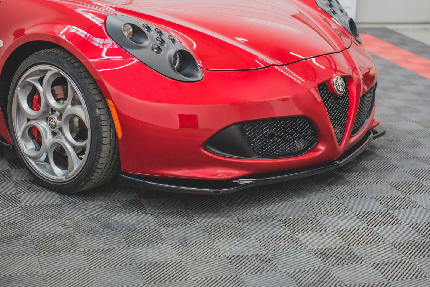 Front halkaisee Alfa Romeo 4C