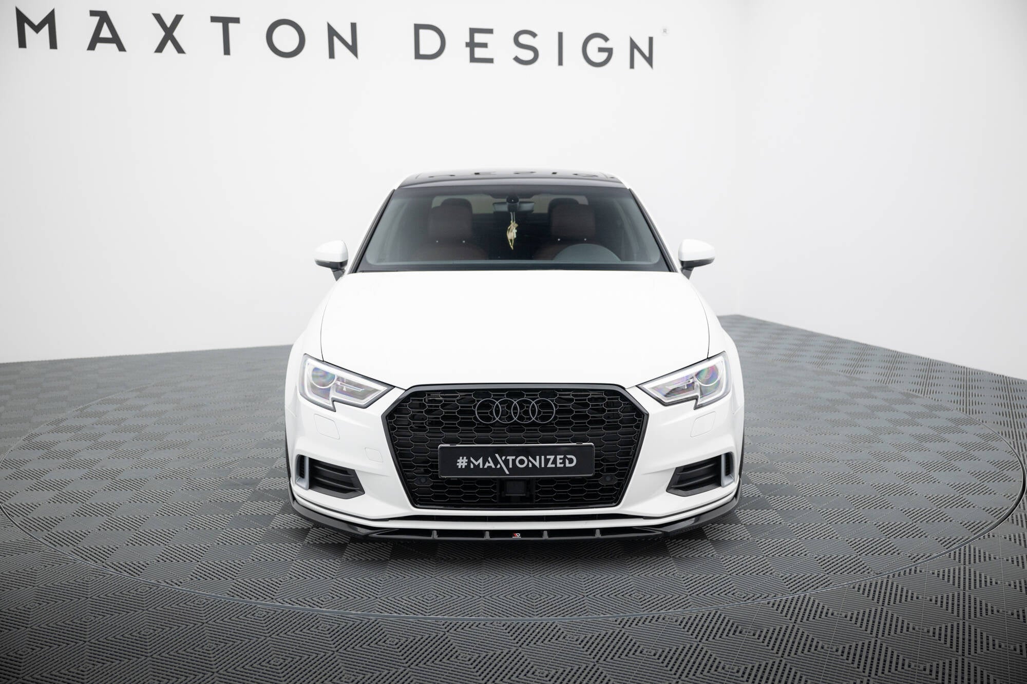 Front Shkter Audi A3 8 V: n kasvojenkorotuksen jälkeen
