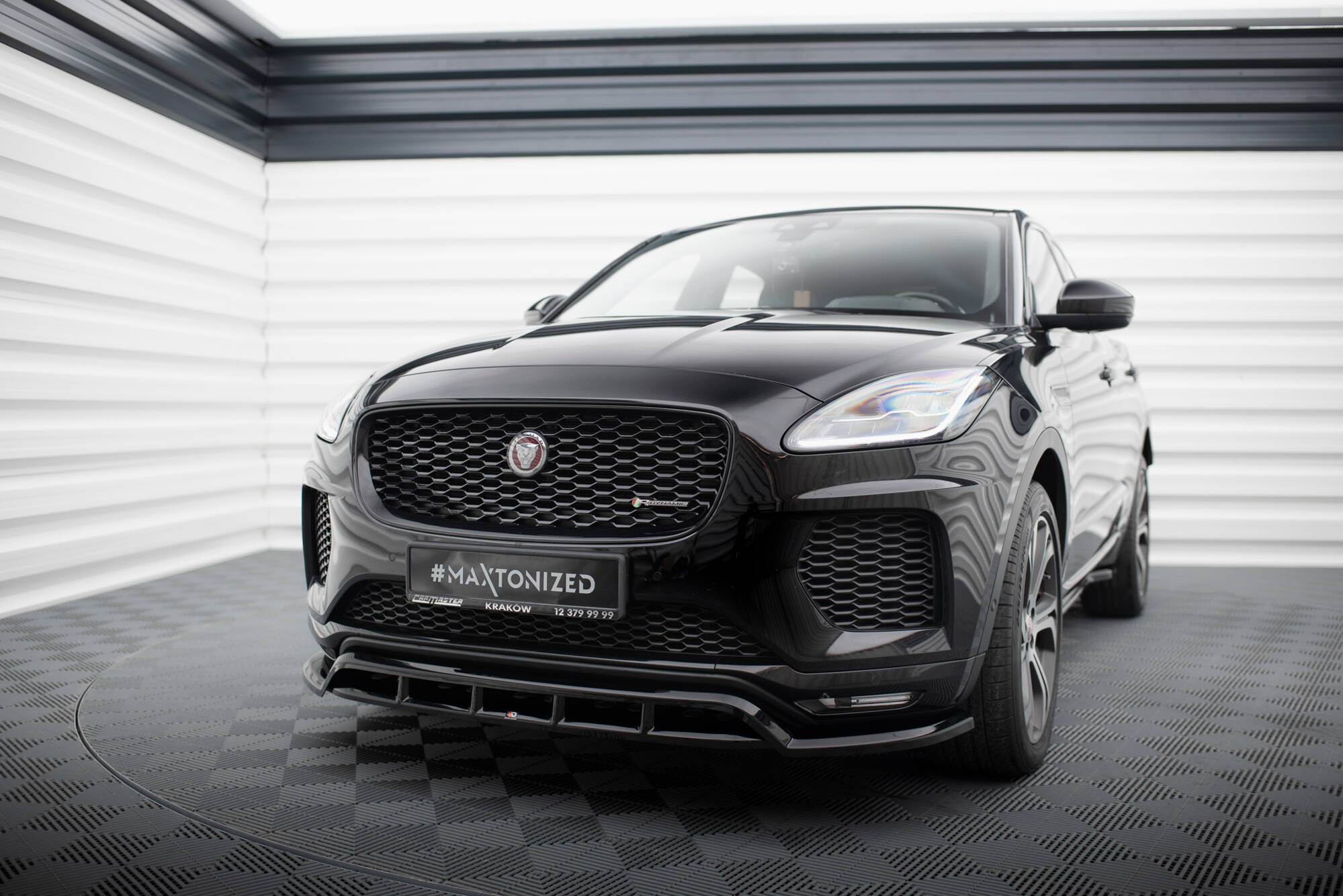 Front halkaisee Jaguar E-Pace R-Dynaamic MK1