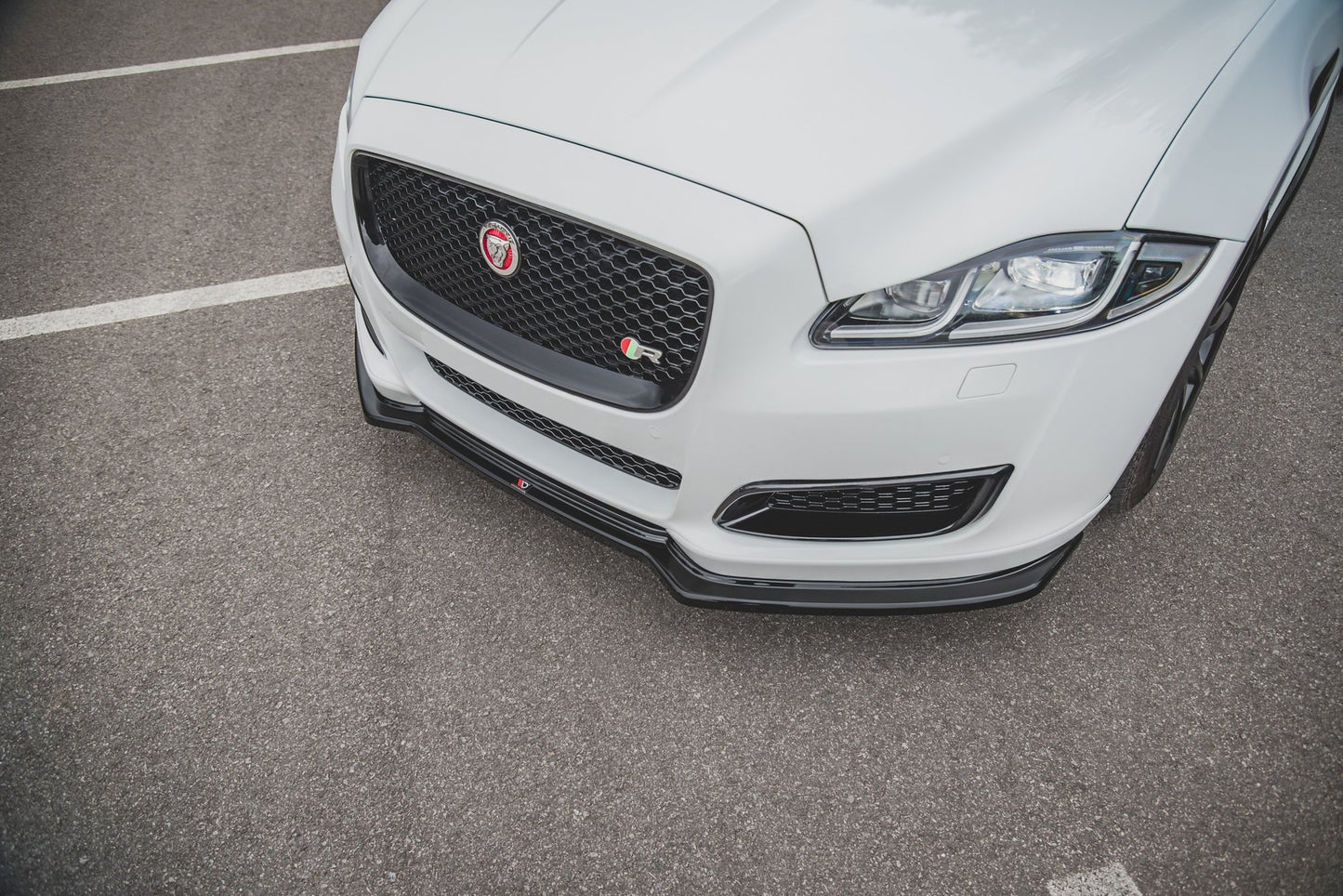 Front Split Jaguar XJ R-Sports X351 Facelift