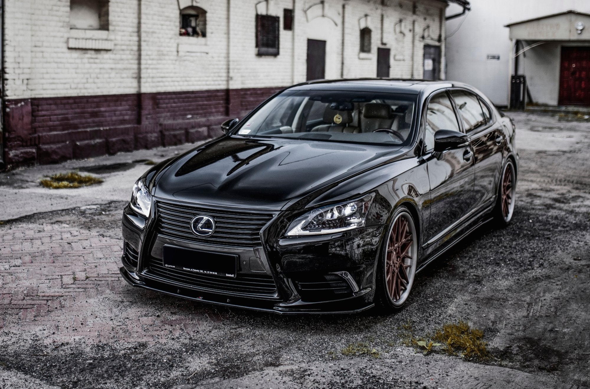 Front Split Lexus LS MK4 -kasvojenkorotus