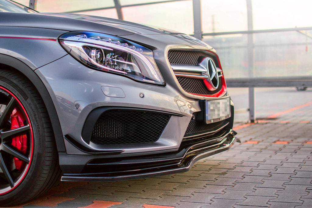 Front Splits Mercedes-Benz GLA 45 AMG