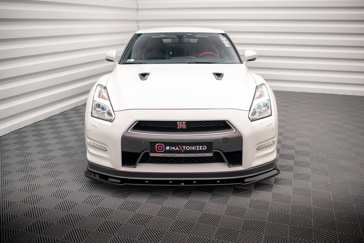 Front Split Nissan GTR R35 -kasvojenkorotus