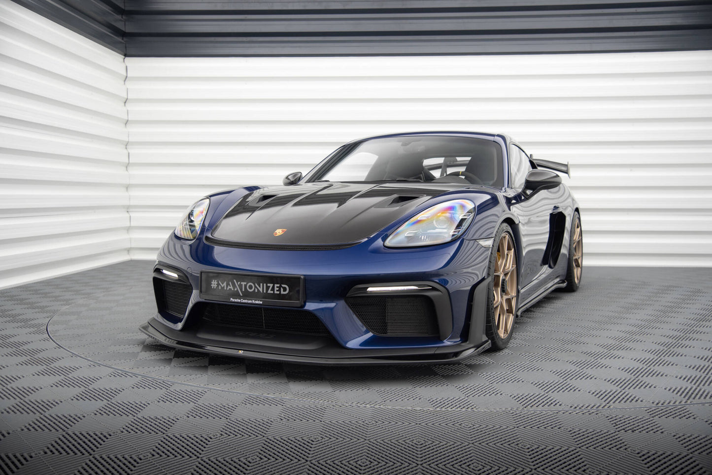Front splits Porsche 718 Cayman GT4 RS 982C