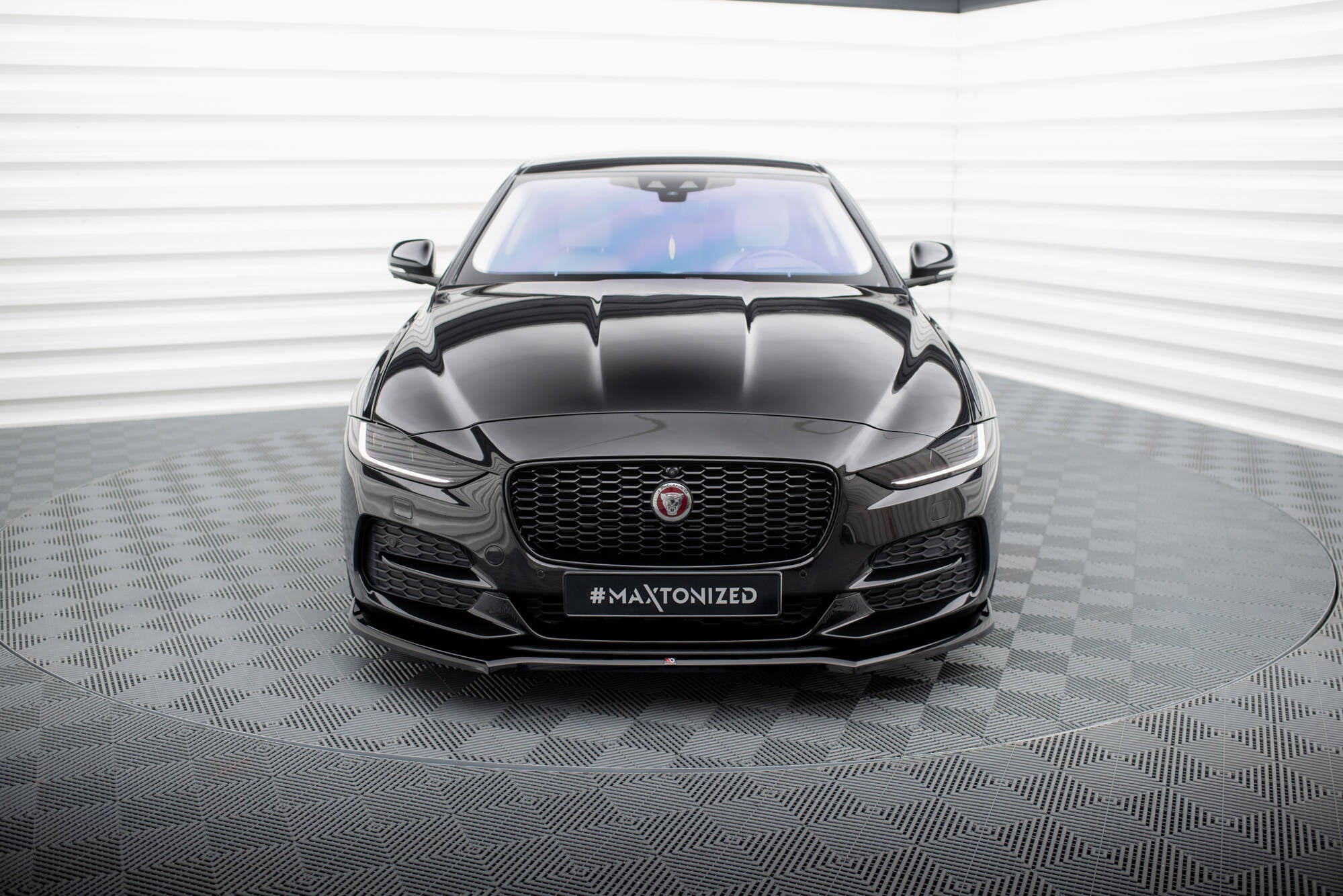 Front Splits v.1 Jaguar XE X760 Facelift