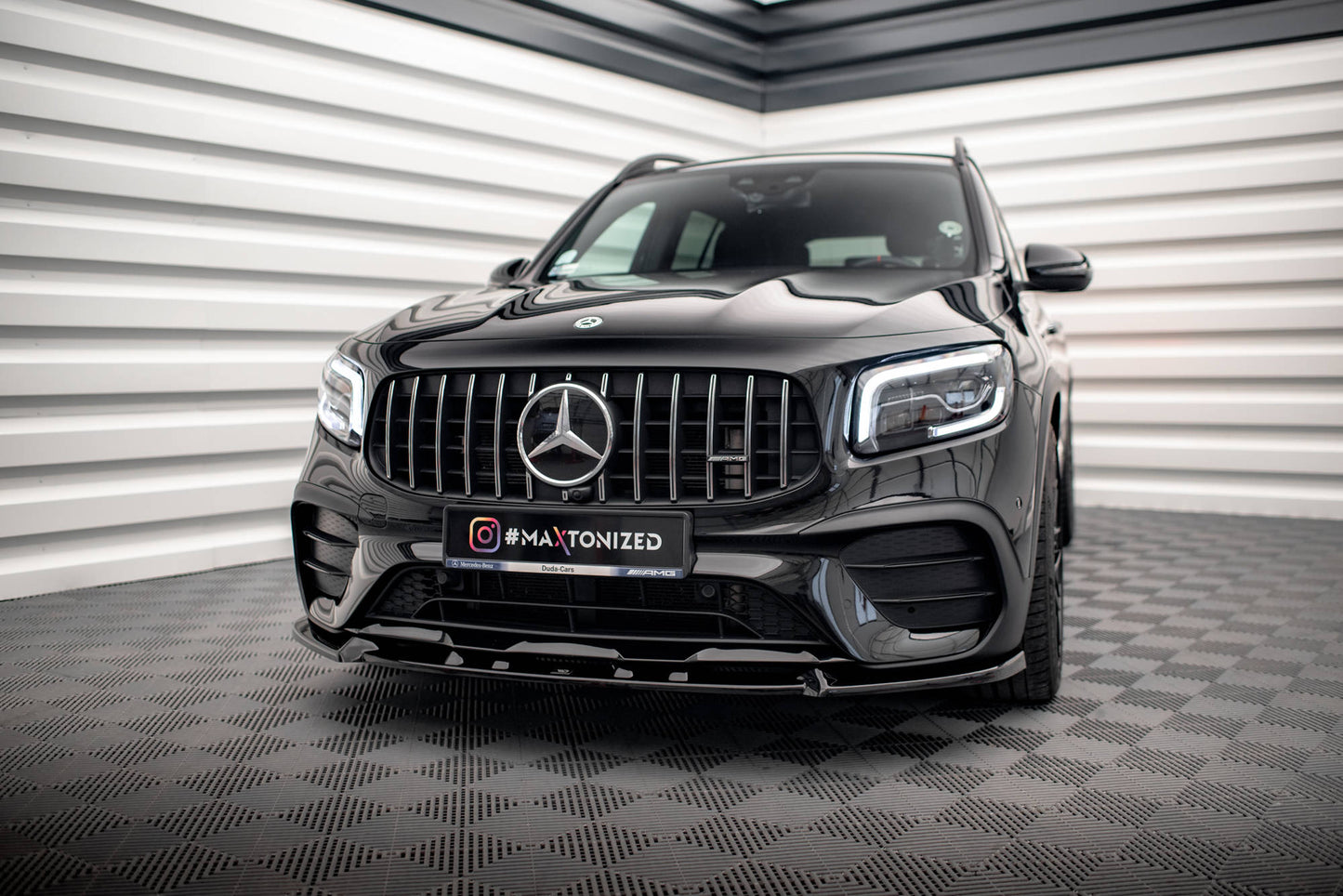 Front Splits v.1 Mercedes-AMG GLB 35 X247
