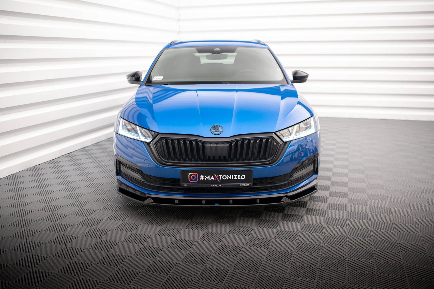 Front Shariter v.1 Skoda Octavia Sportline MK4