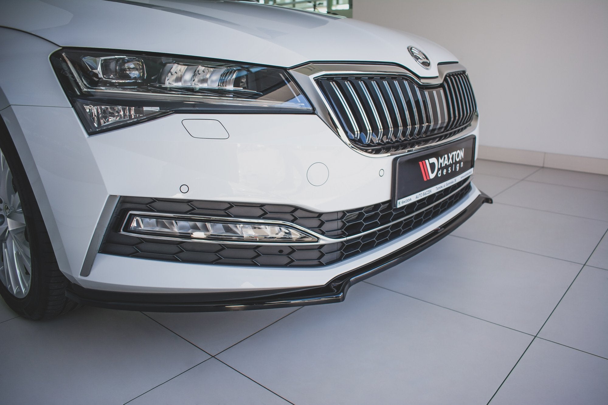 Front splitter v.1 skoda superb liftback / combi mk3 facelift