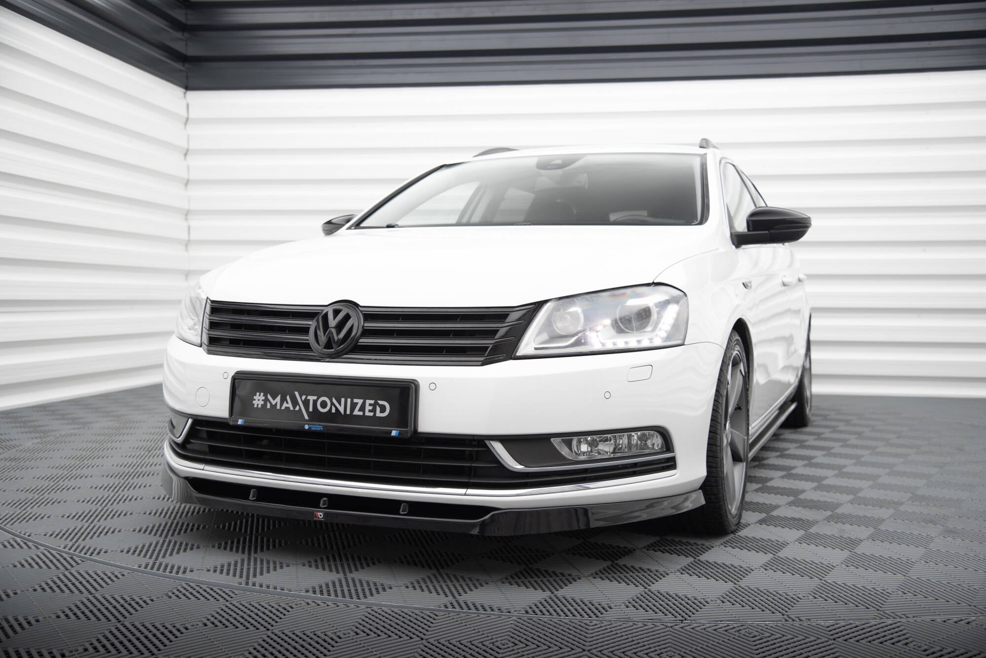 Front splitter v.1 volkswagen passat b7
