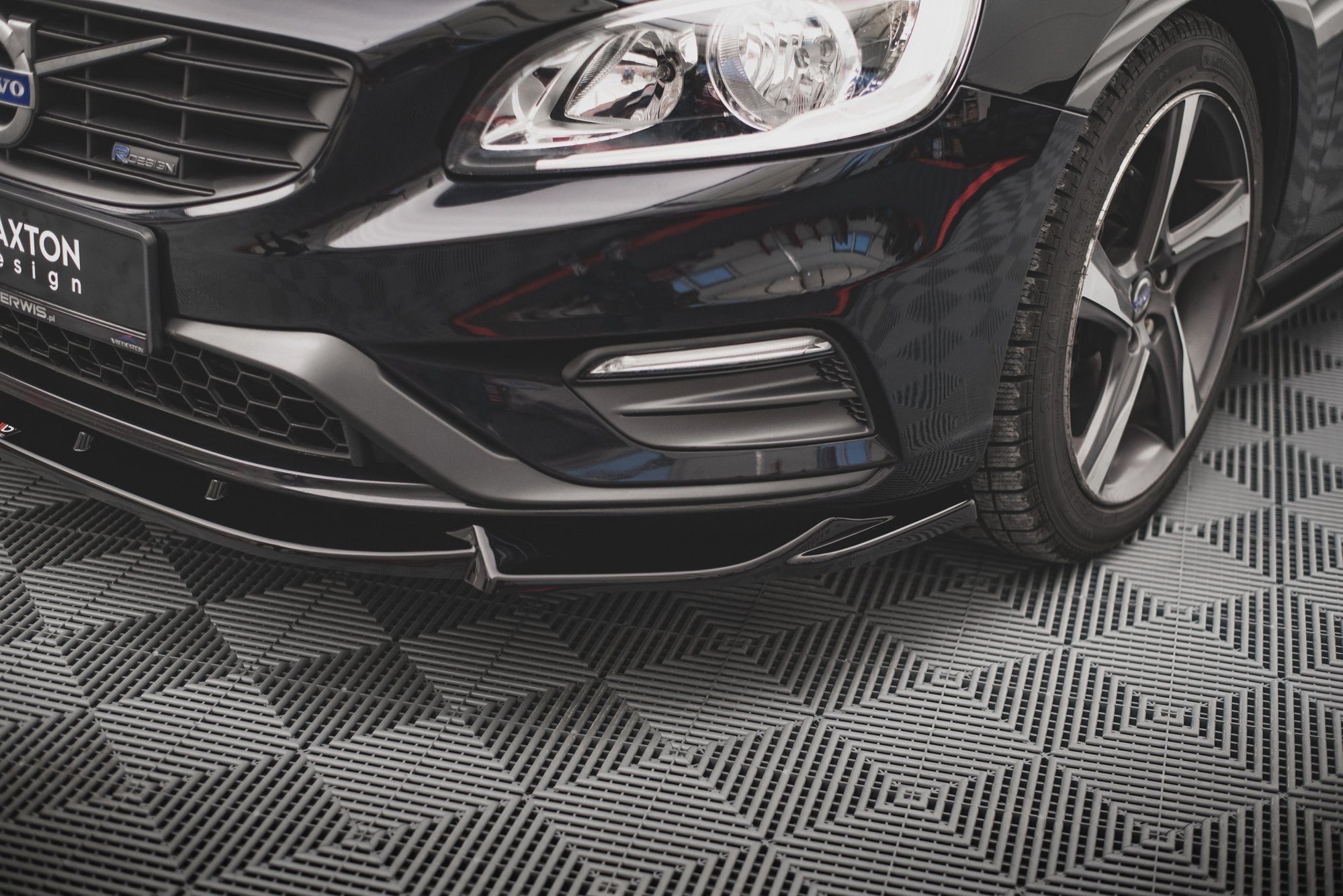 Front splits v.1 Volvo S60 R-Design MK2