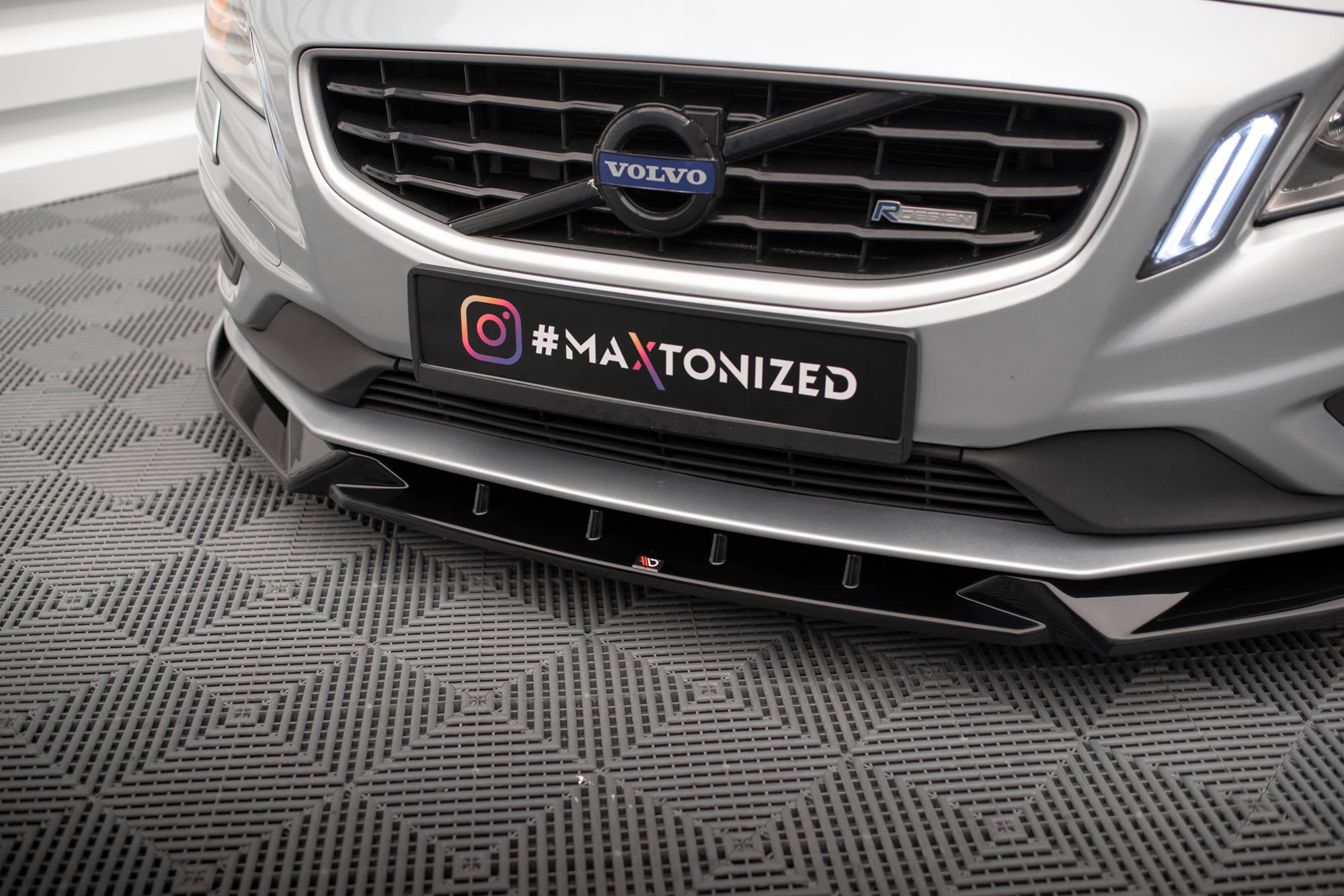 Front splitter v.1 volvo s60 r-design mk2