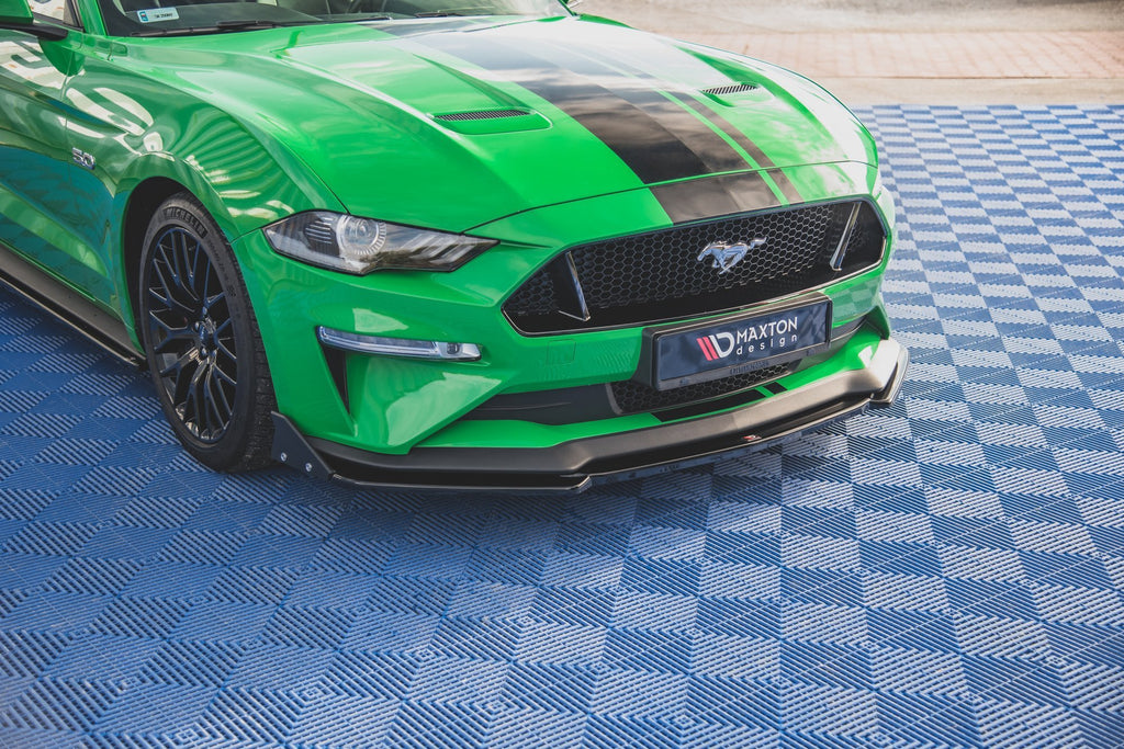 Etuosa jakautuu V.2 + FLAMS Ford Mustang GT MK6 FaceLift