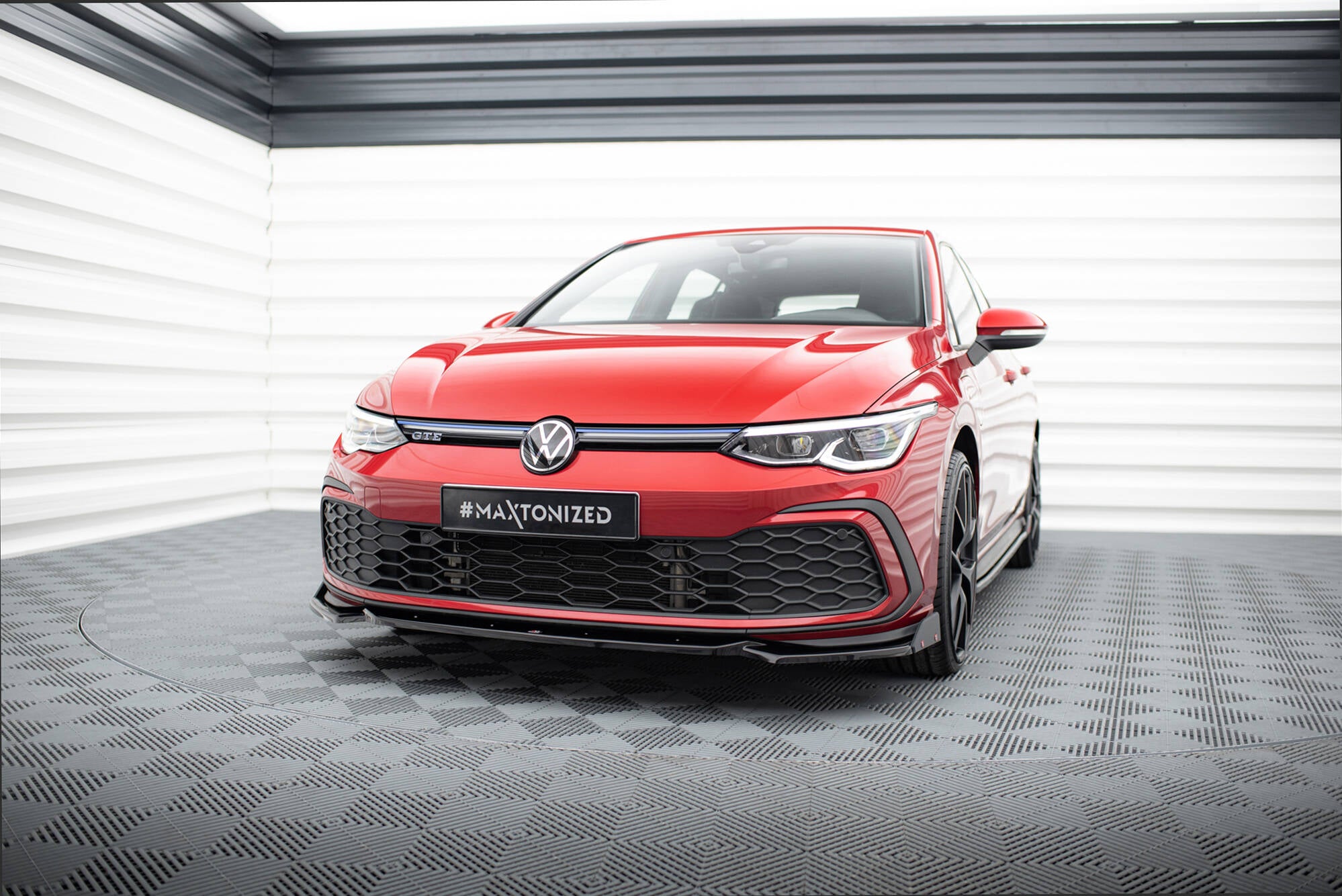Front Splitter V.2 + flapper Volkswagen Golf GTI / GTE / GTD / R-Line MK8
