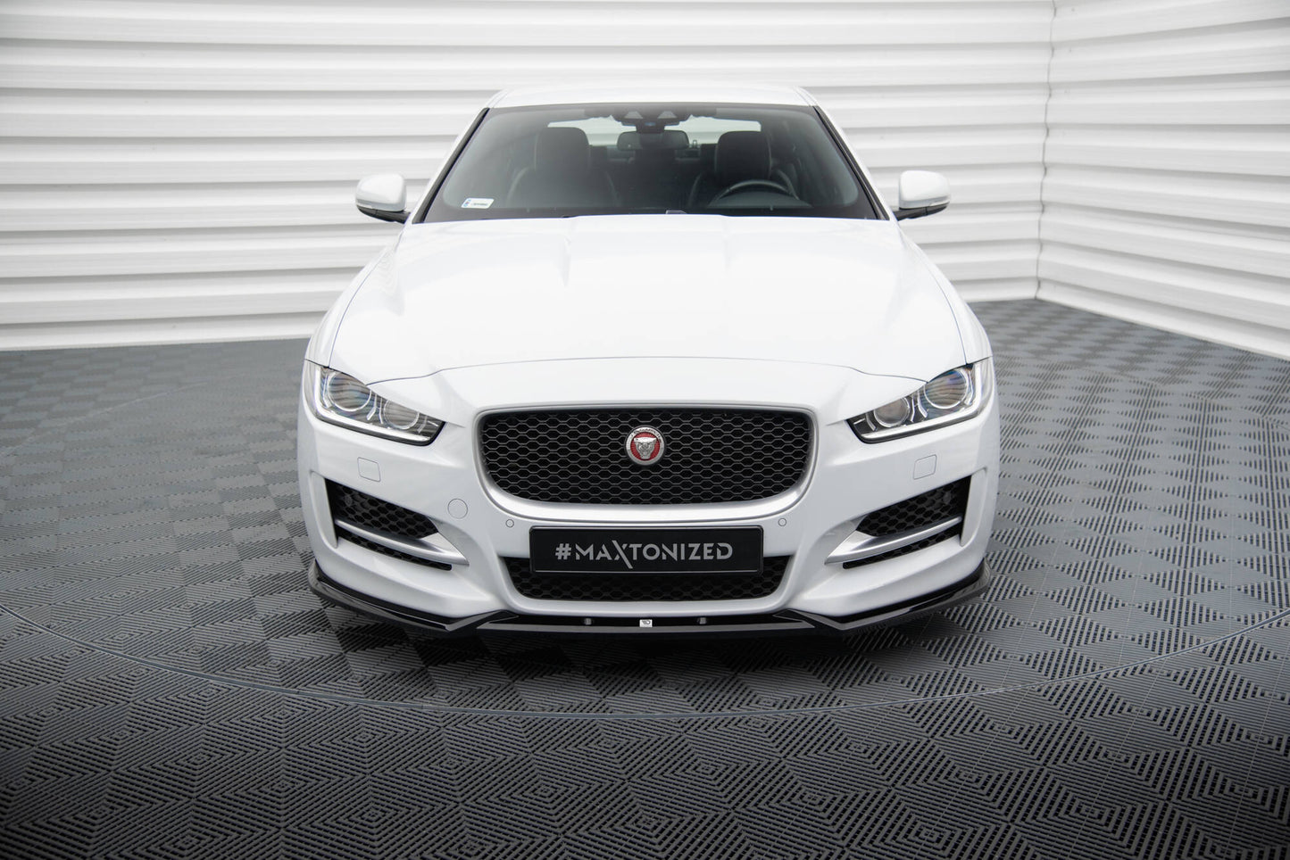 Front Splits v.2 Jaguar XE R-Sports X760