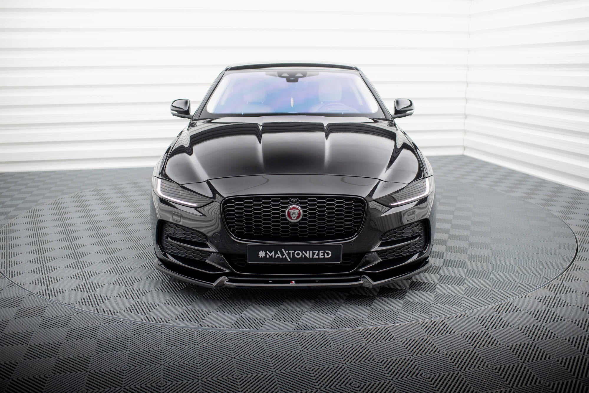 Front splitter v.2 jaguar xe x760 facelift