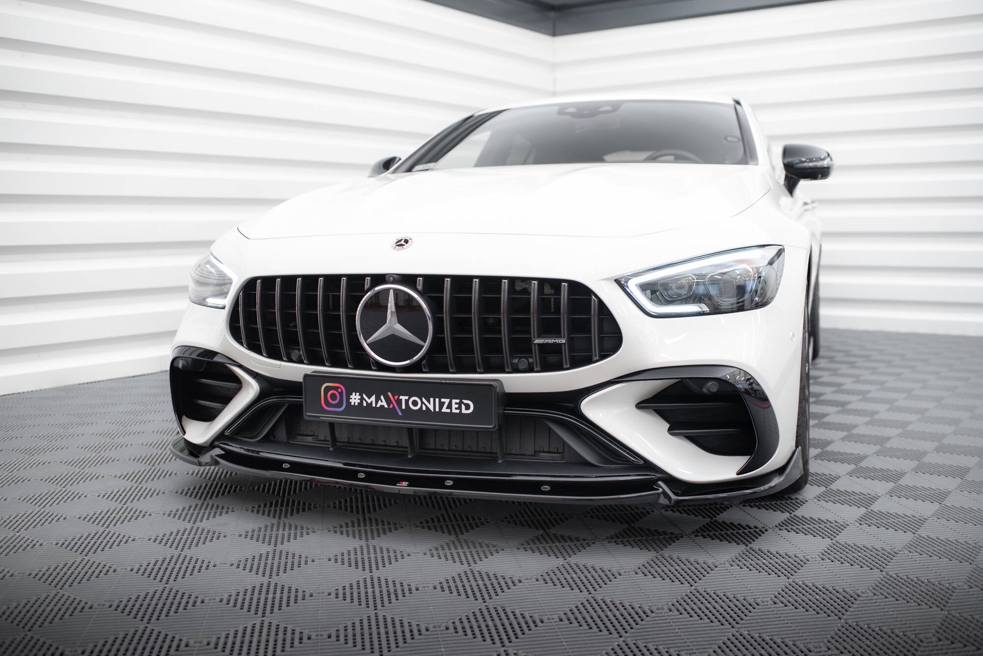 Front splitter v.2 mercedes-amg gt 43 4 door coupe v8 styling package