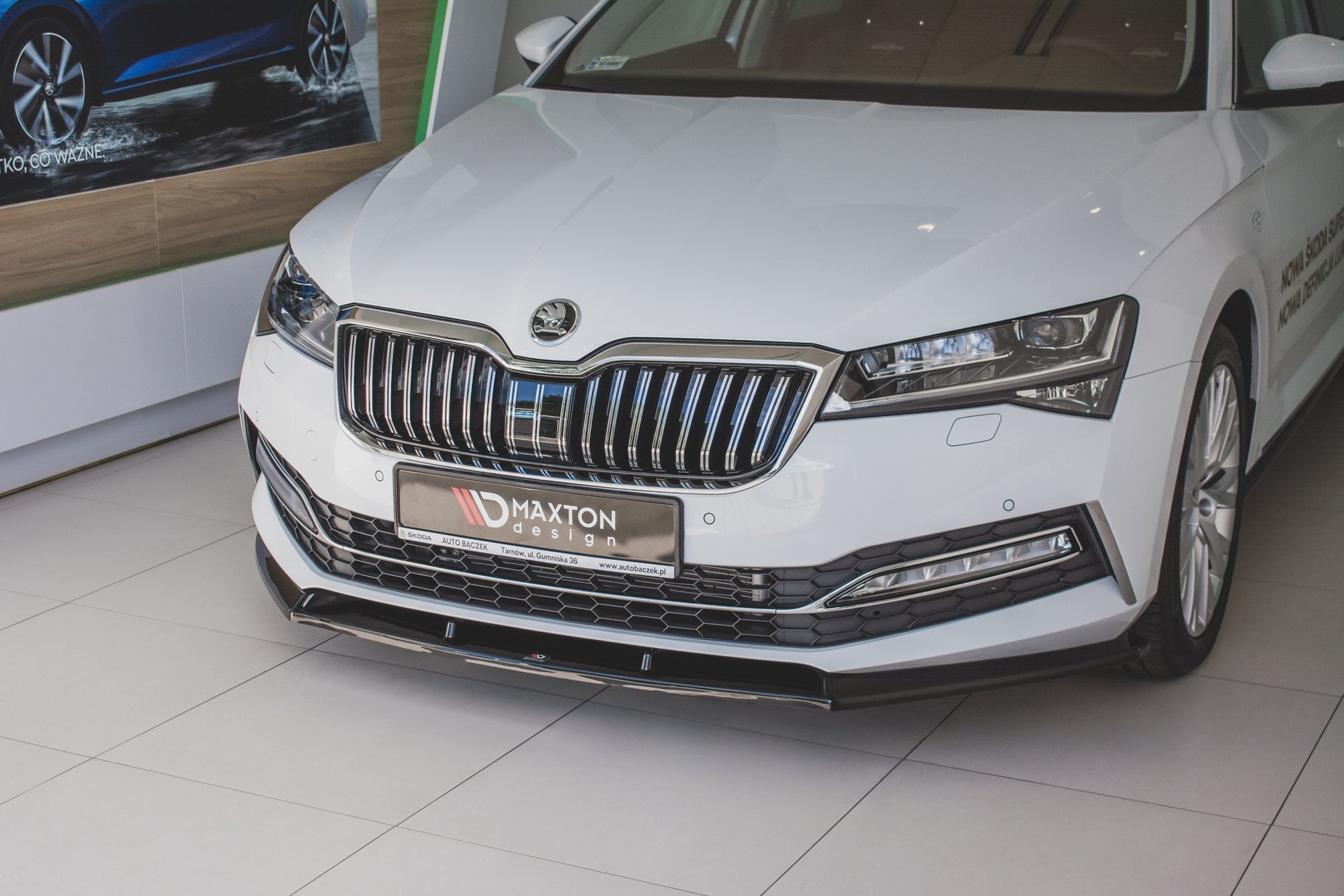 Front Sharitter V.2 Skoda Superb Liftback / Combi Mk3 Facelift