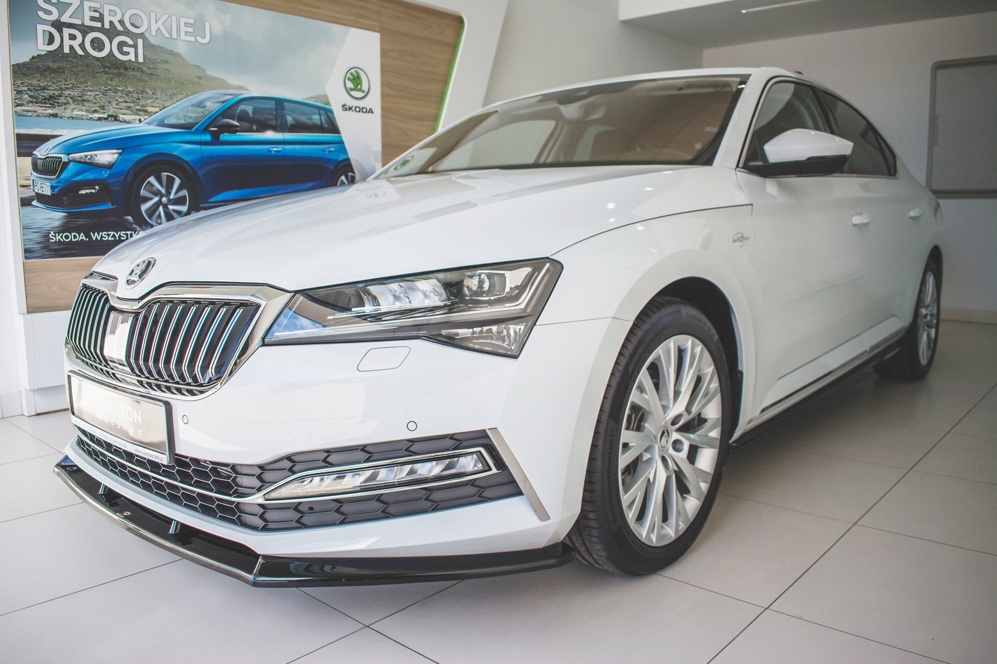 Front Sharitter V.2 Skoda Superb Liftback / Combi Mk3 Facelift