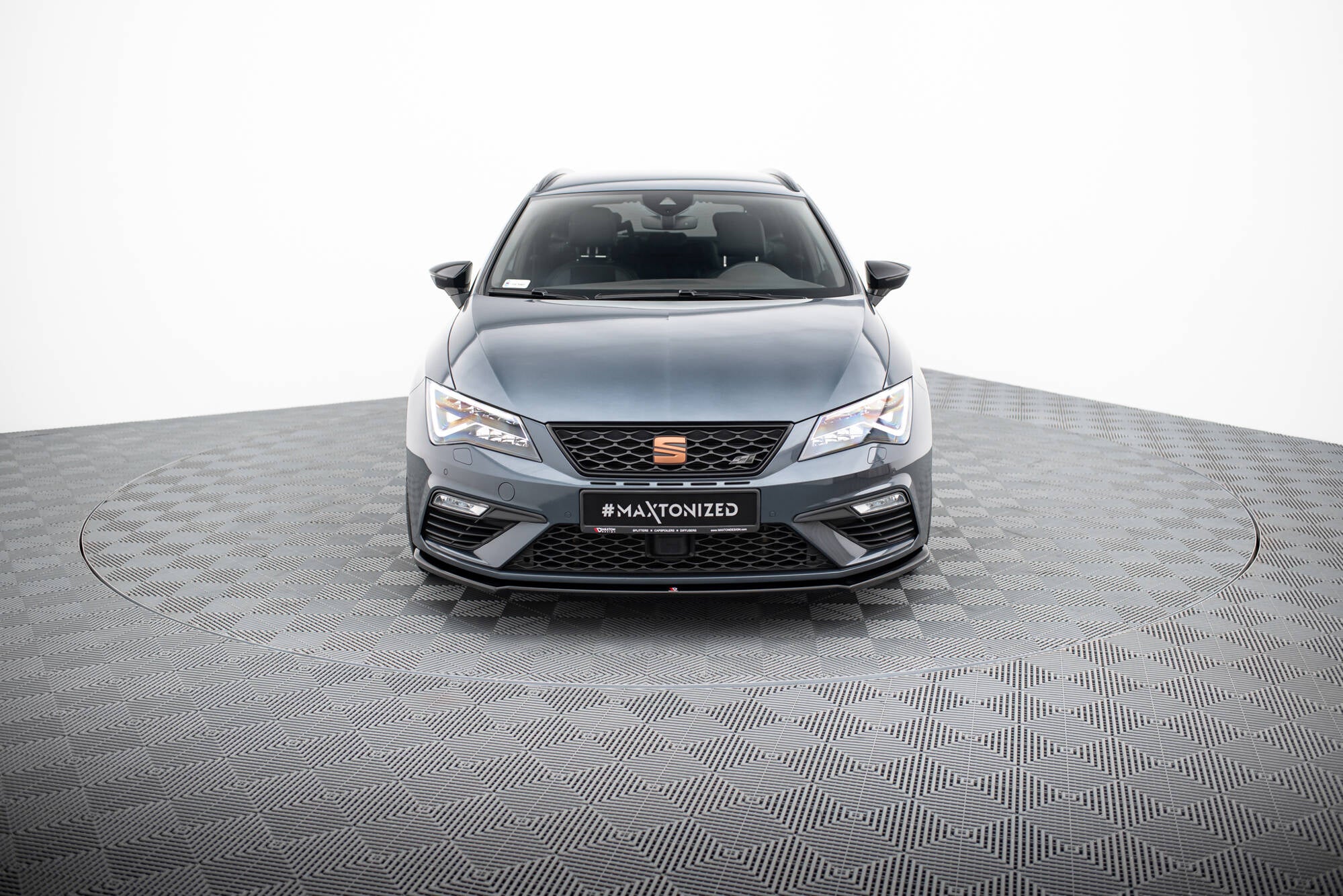 Etuosa jakautuu V.4 istuin Leon cupra / fr mk3 fl