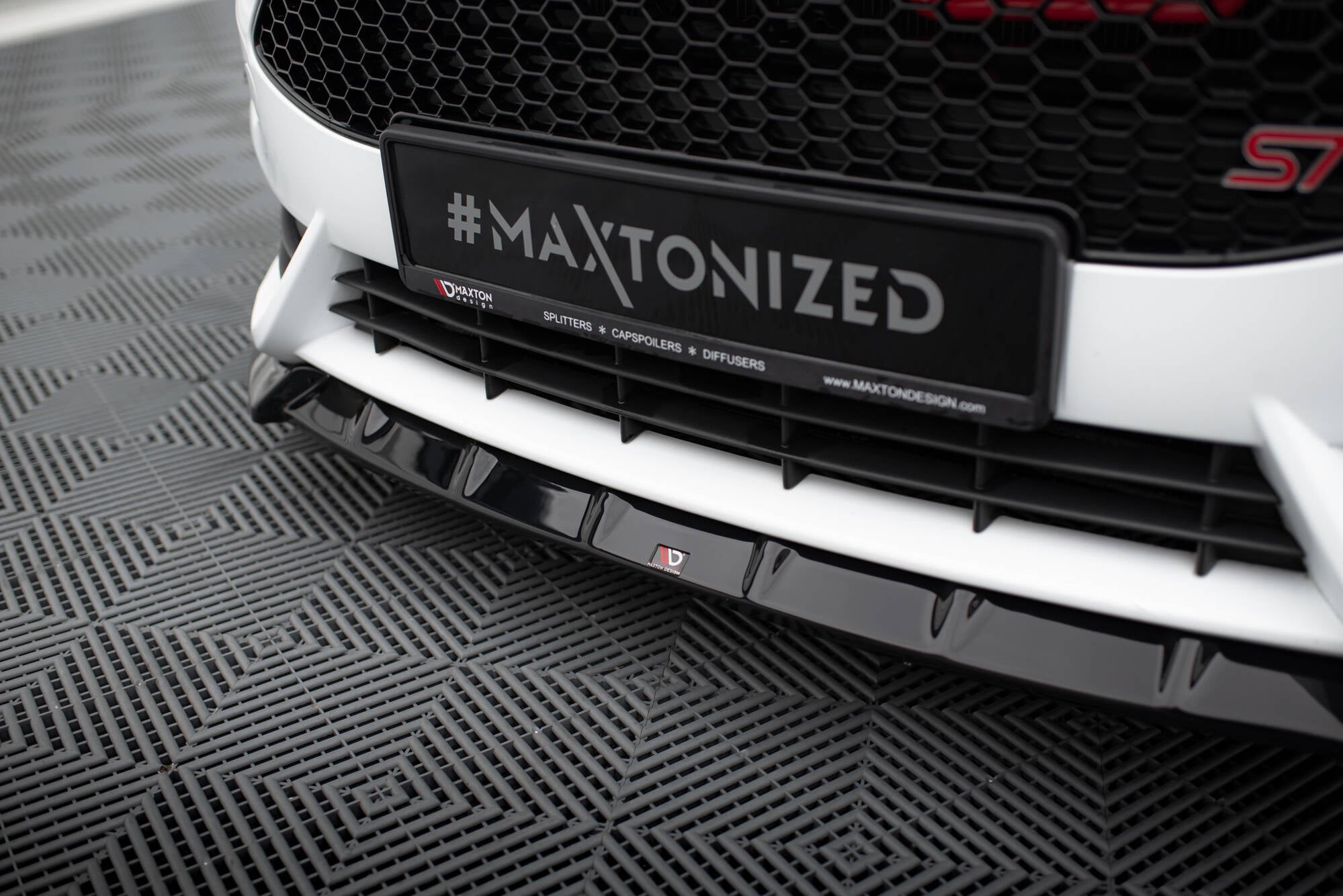Front splitter v.6 + flaps ford fiesta st mk7 facelift