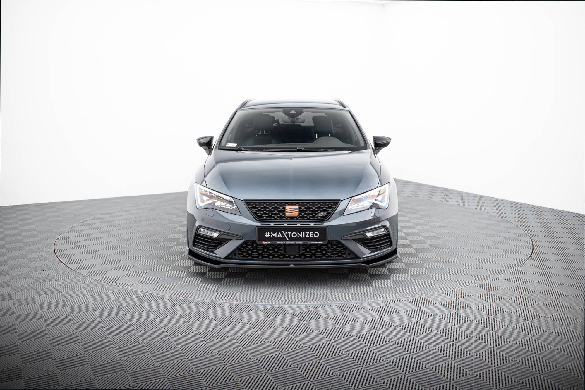 Etuosa jakautuu v.7 istuin Leon cupra / fr mk3 fl
